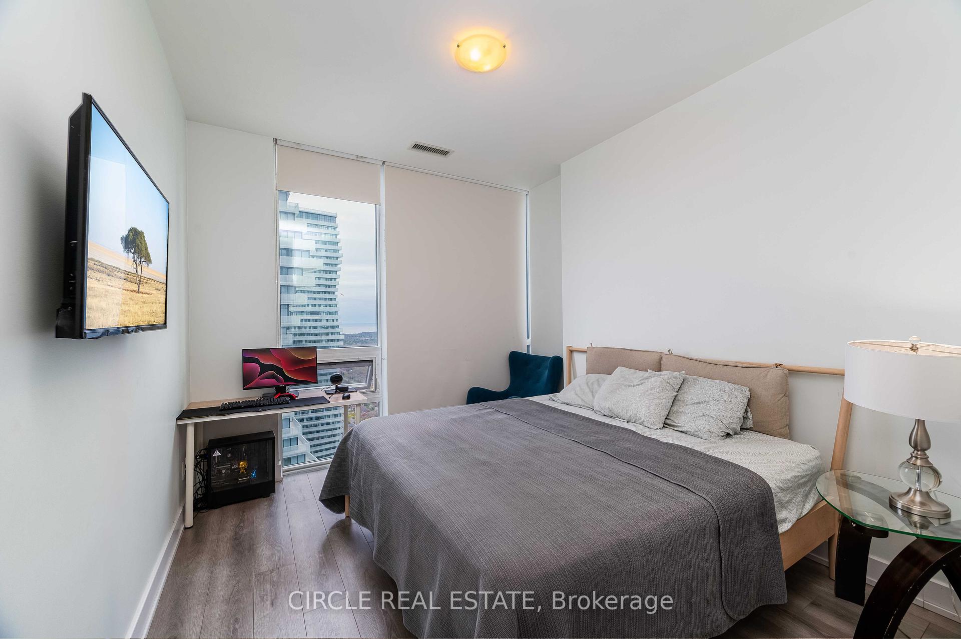 4 Bedrooms Condo at 4011 Brickstone Mews, Mississauga For sale