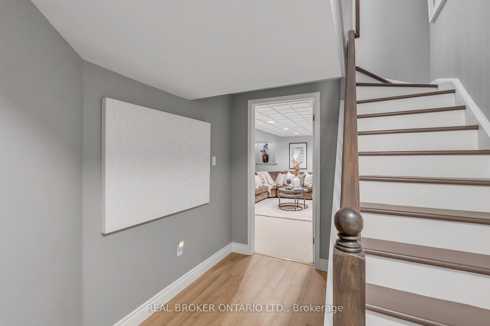 2 Bedrooms Condo at 2015 Cleaver, Burlington For sale