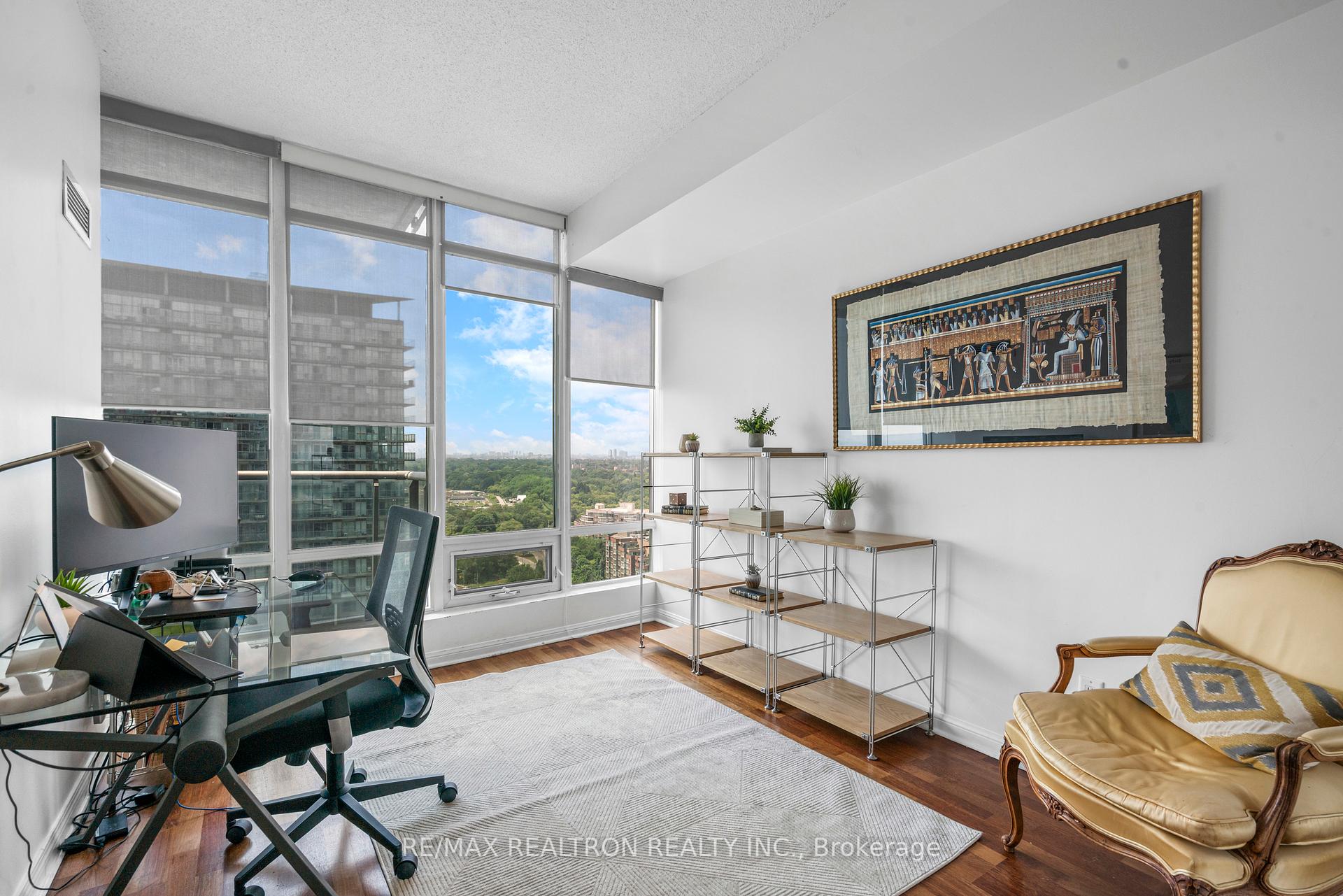 2 Bedrooms Condo at 15 Windermere, Toronto For sale