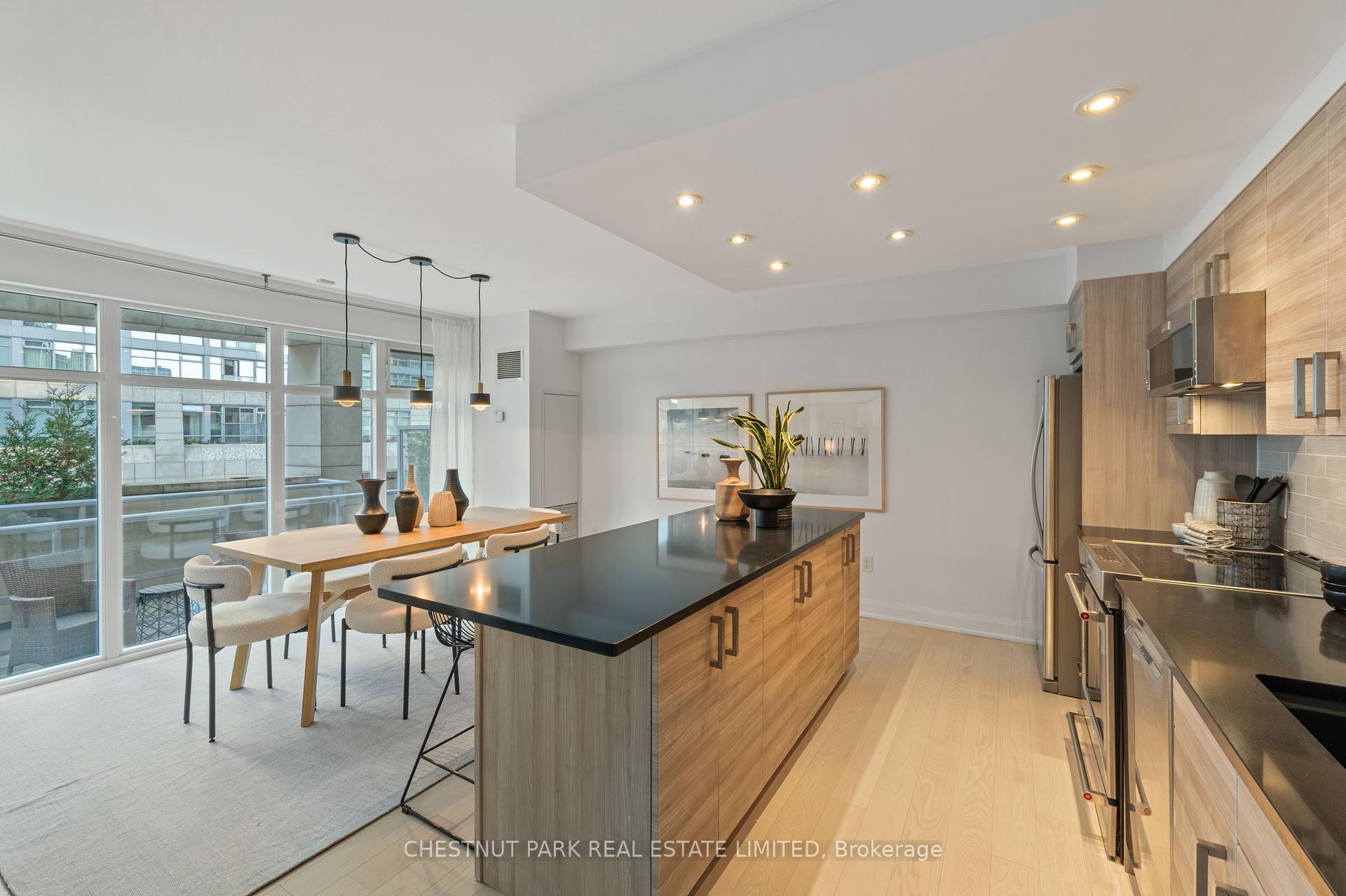 2 Bedrooms Condo at 2181 Yonge, Toronto For sale