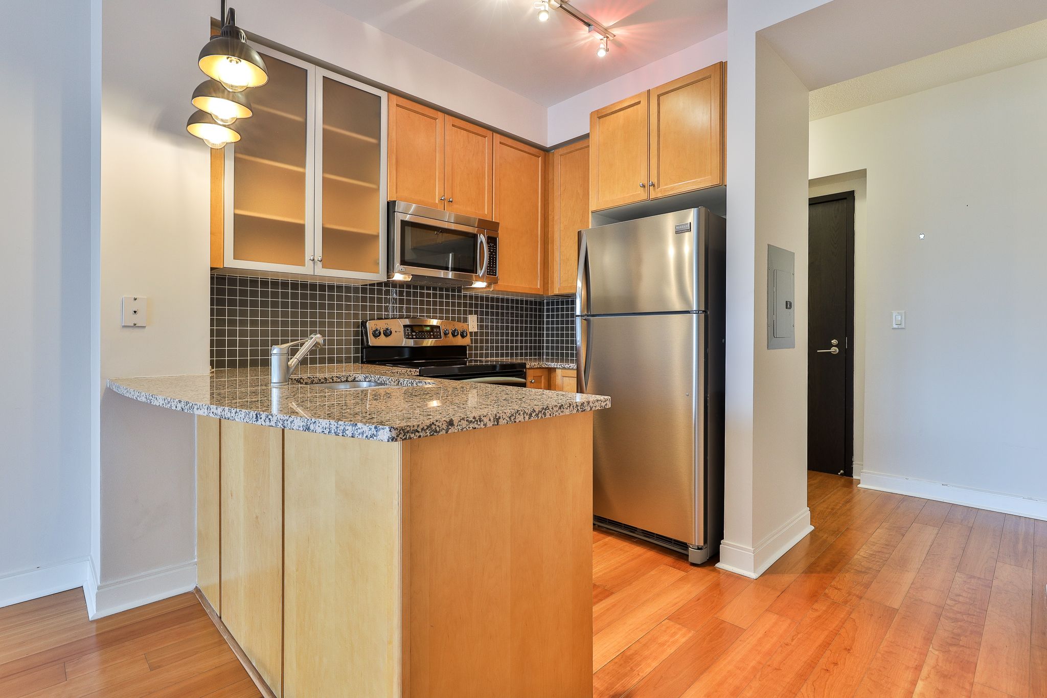 18 Yorkville Avenue 318