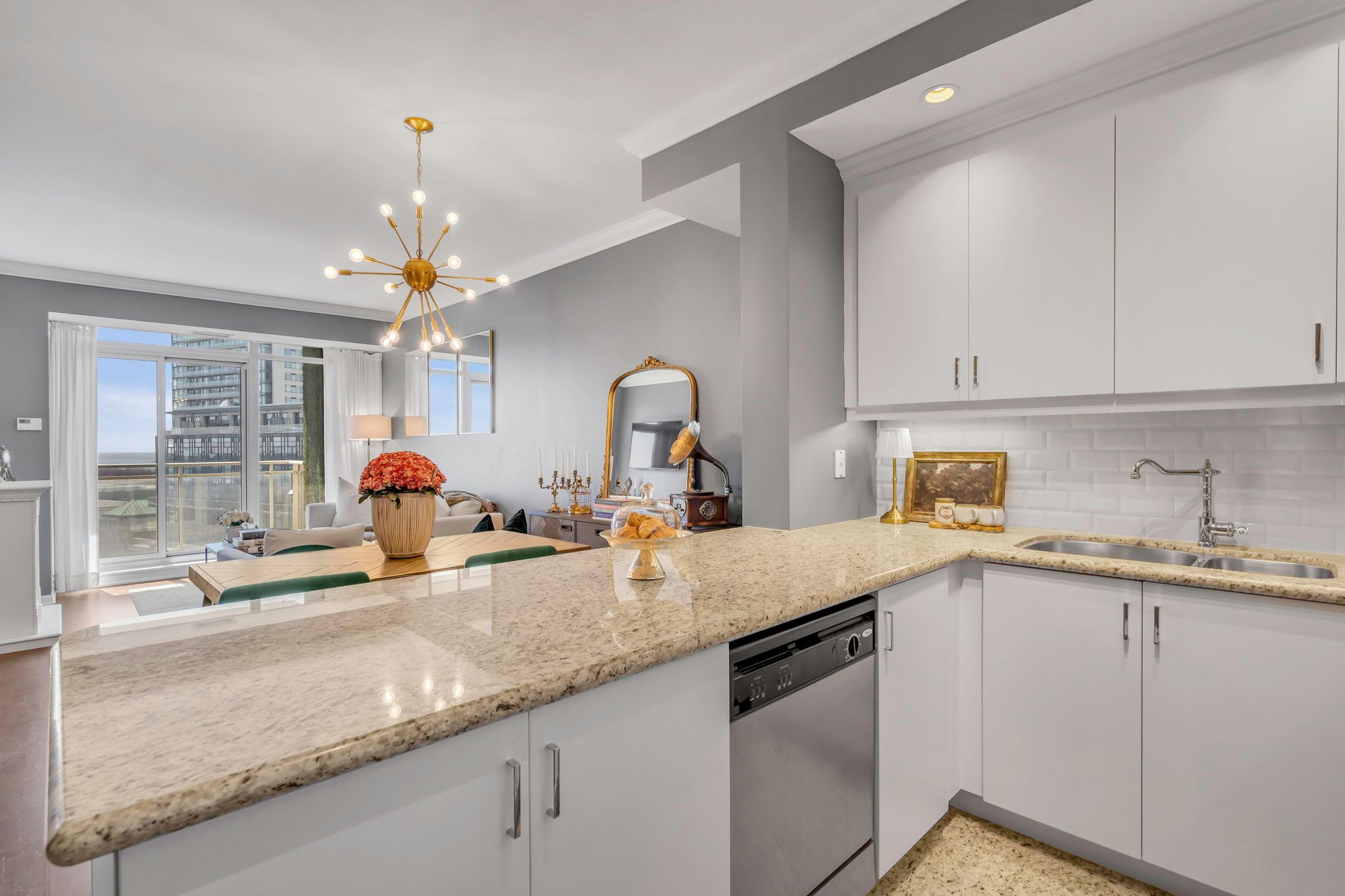 21 Grand Magazine Street 1402