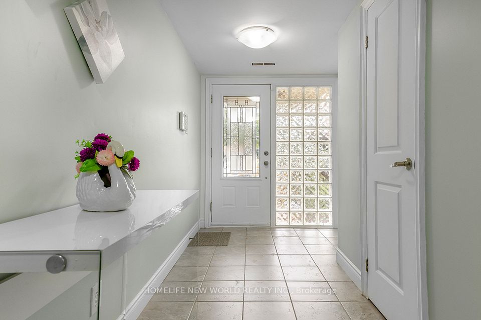 61 Poplar Crescent, Aurora, ON L4G 3M4