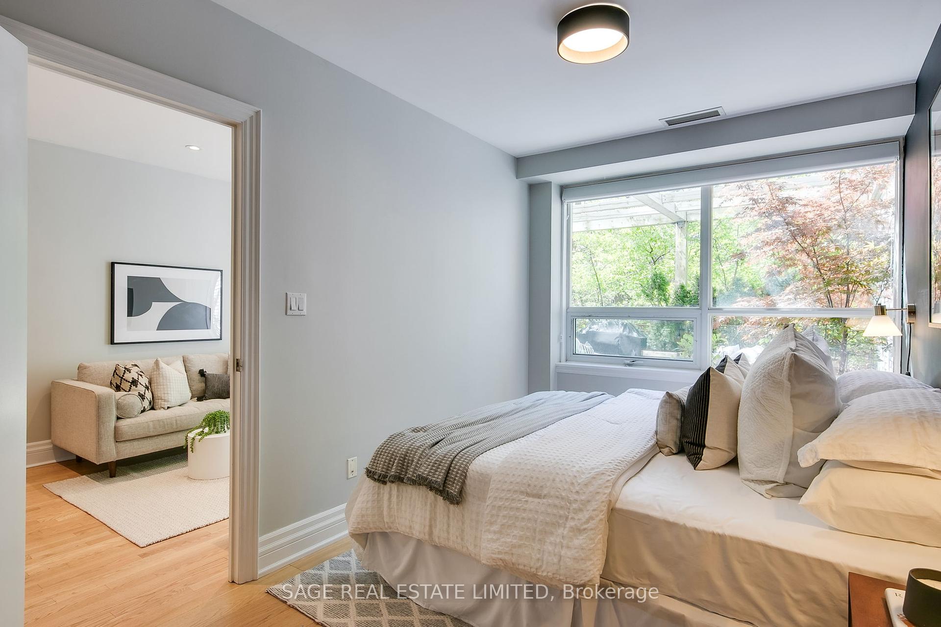 2 Bedrooms Condo at 111 Merton, Toronto For sale