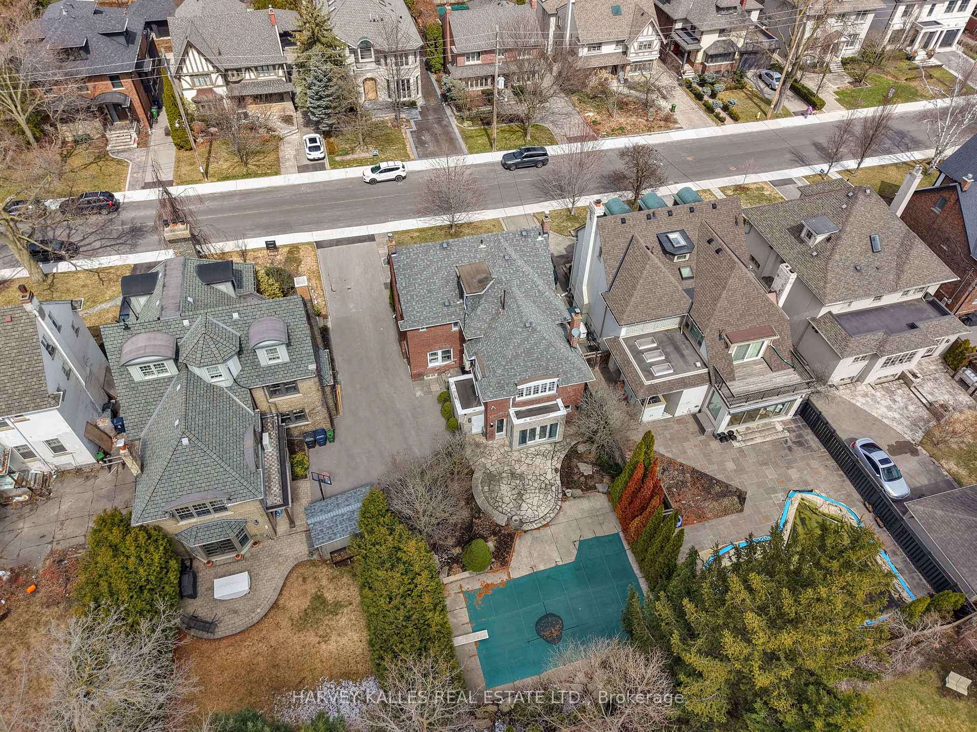111 Strathallan Boulevard