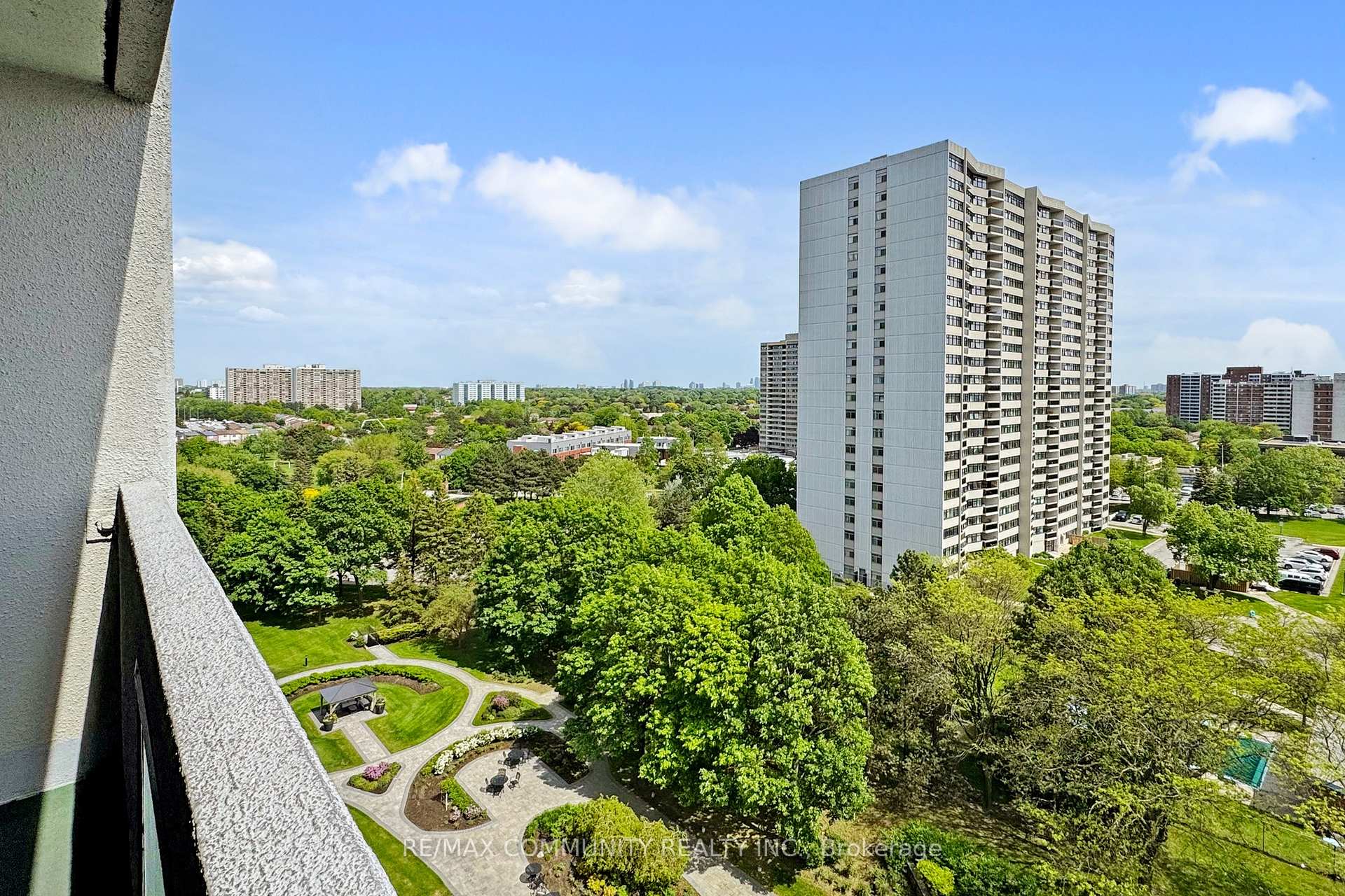 3 Bedrooms Condo at 2330 Bridletowne, Toronto For sale