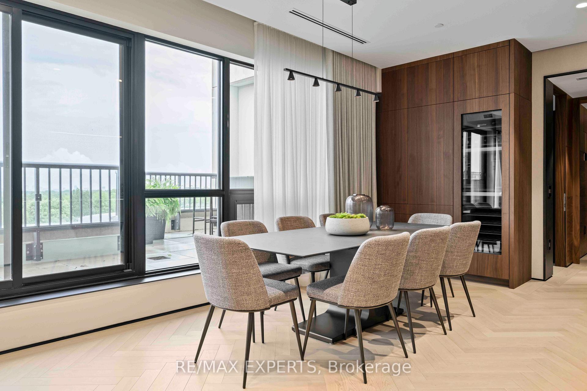 4 Bedrooms Condo at 1700 Avenue, Toronto For sale