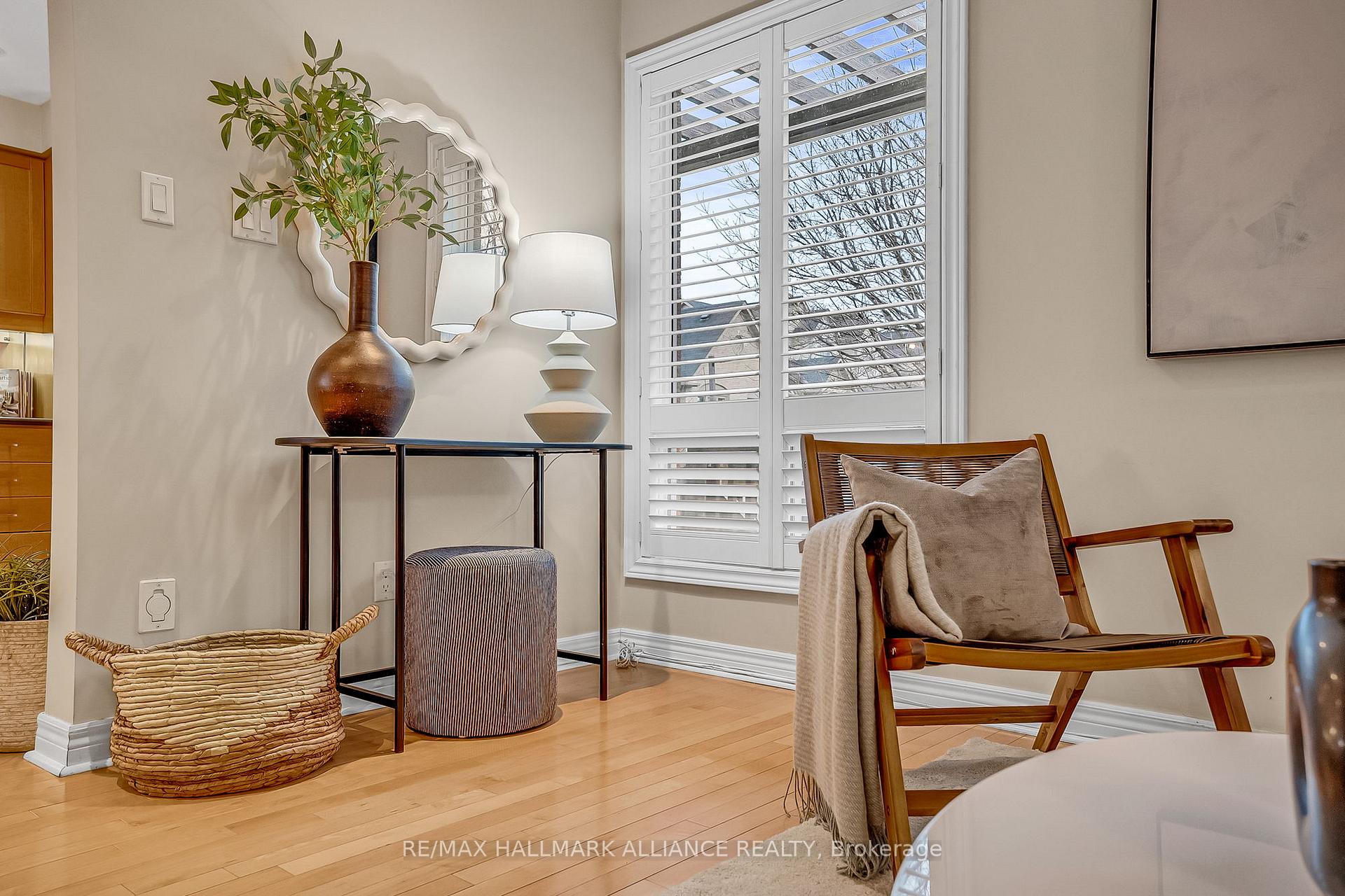 3 Bedrooms Condo at 5031 East Mill,  Mississauga For sale