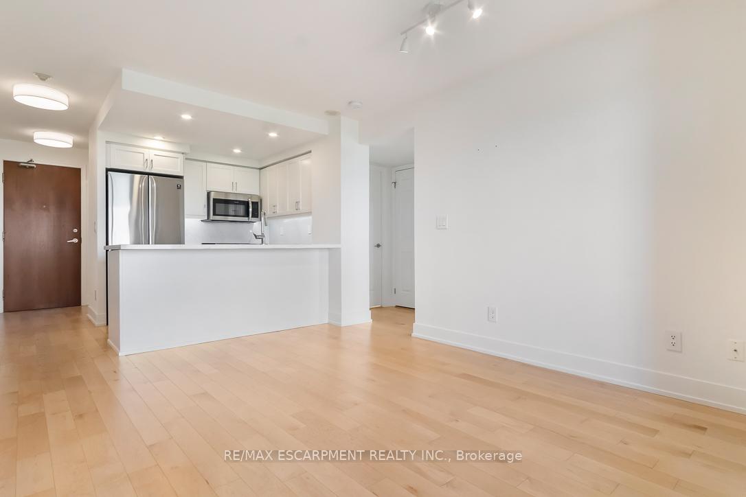 1 Bedroom Condo at 18 Kenaston, Toronto For sale