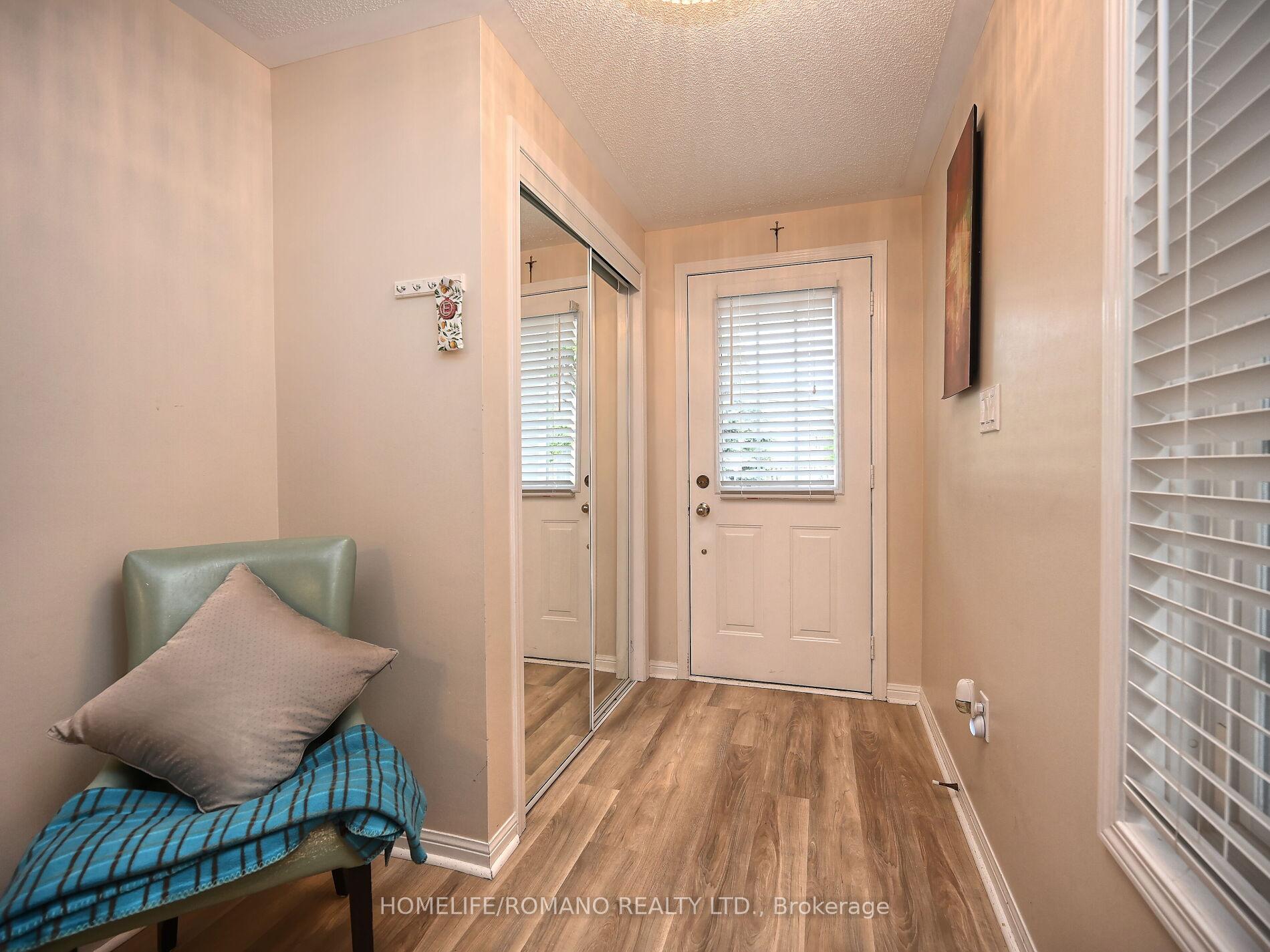 4 Bedrooms Condo at 3030 Breakwater, Mississauga For sale