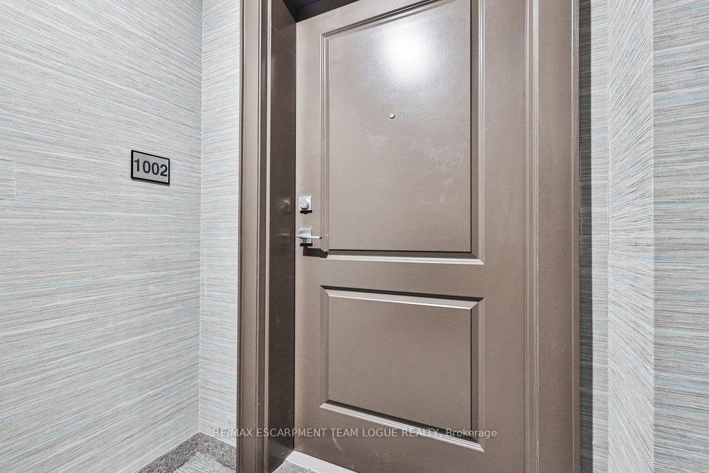 2 Bedrooms Condo at 450 Dundas,  Hamilton For sale