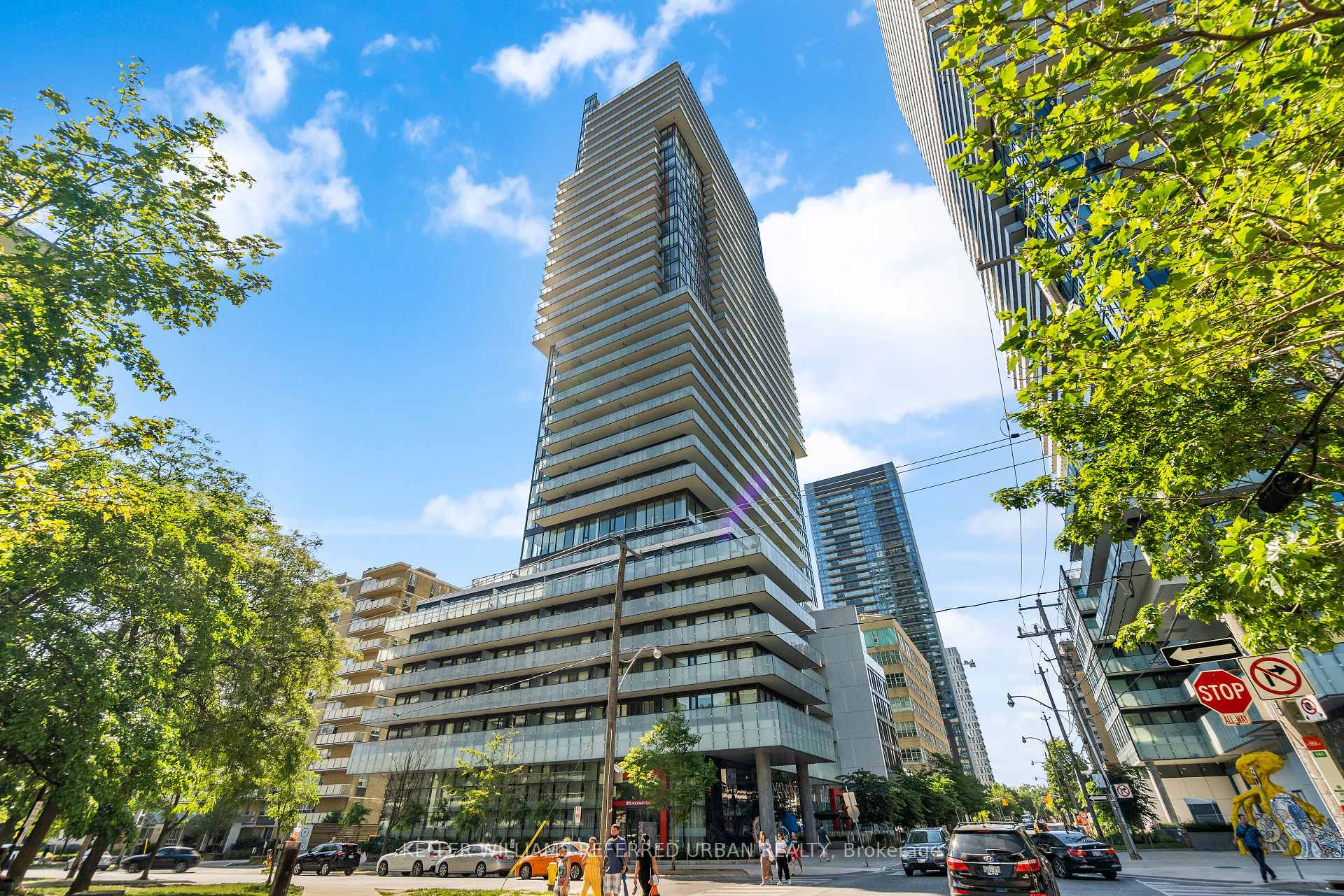 2 Bedrooms Condo at 185 Roehampton, Toronto For sale