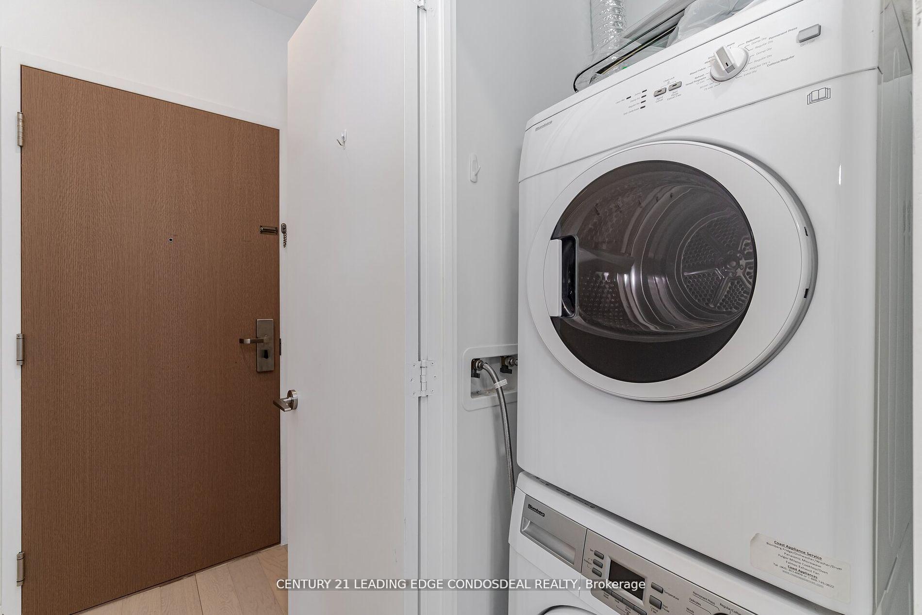 2 Bedrooms Condo at 7 Grenville, Toronto For sale