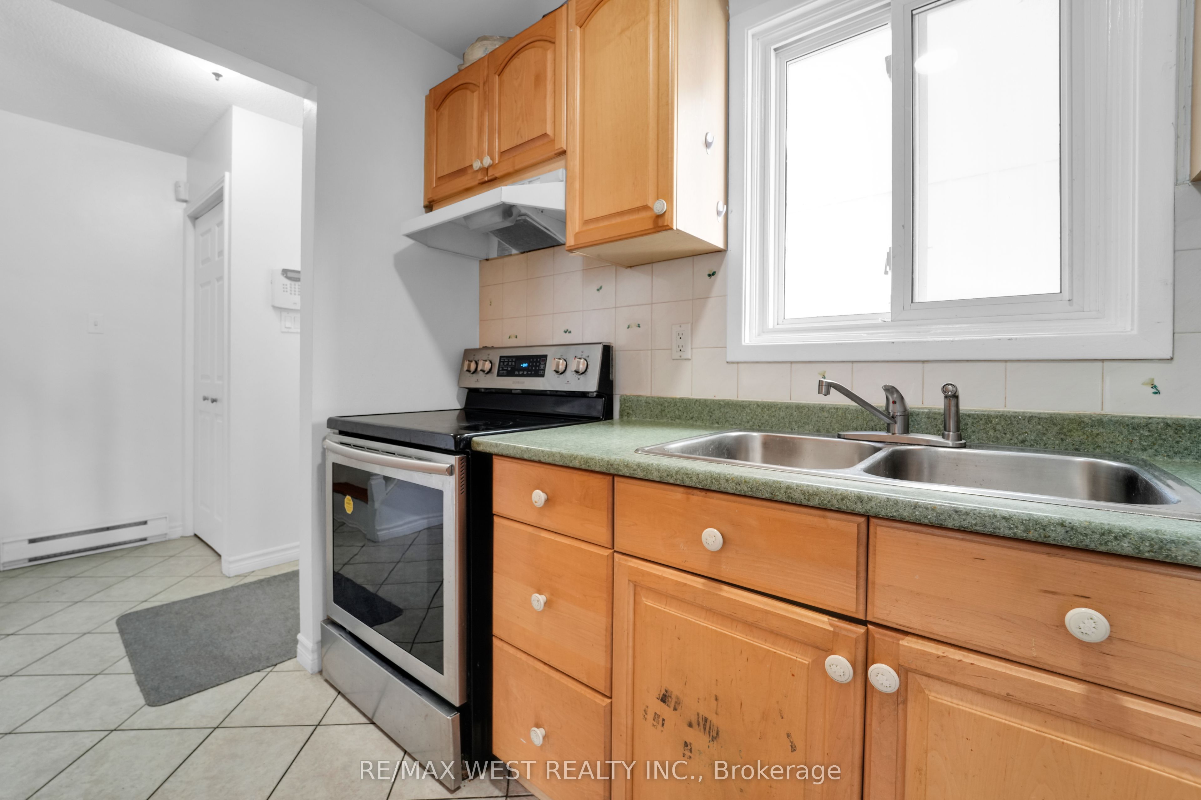 18 Jasmine Square