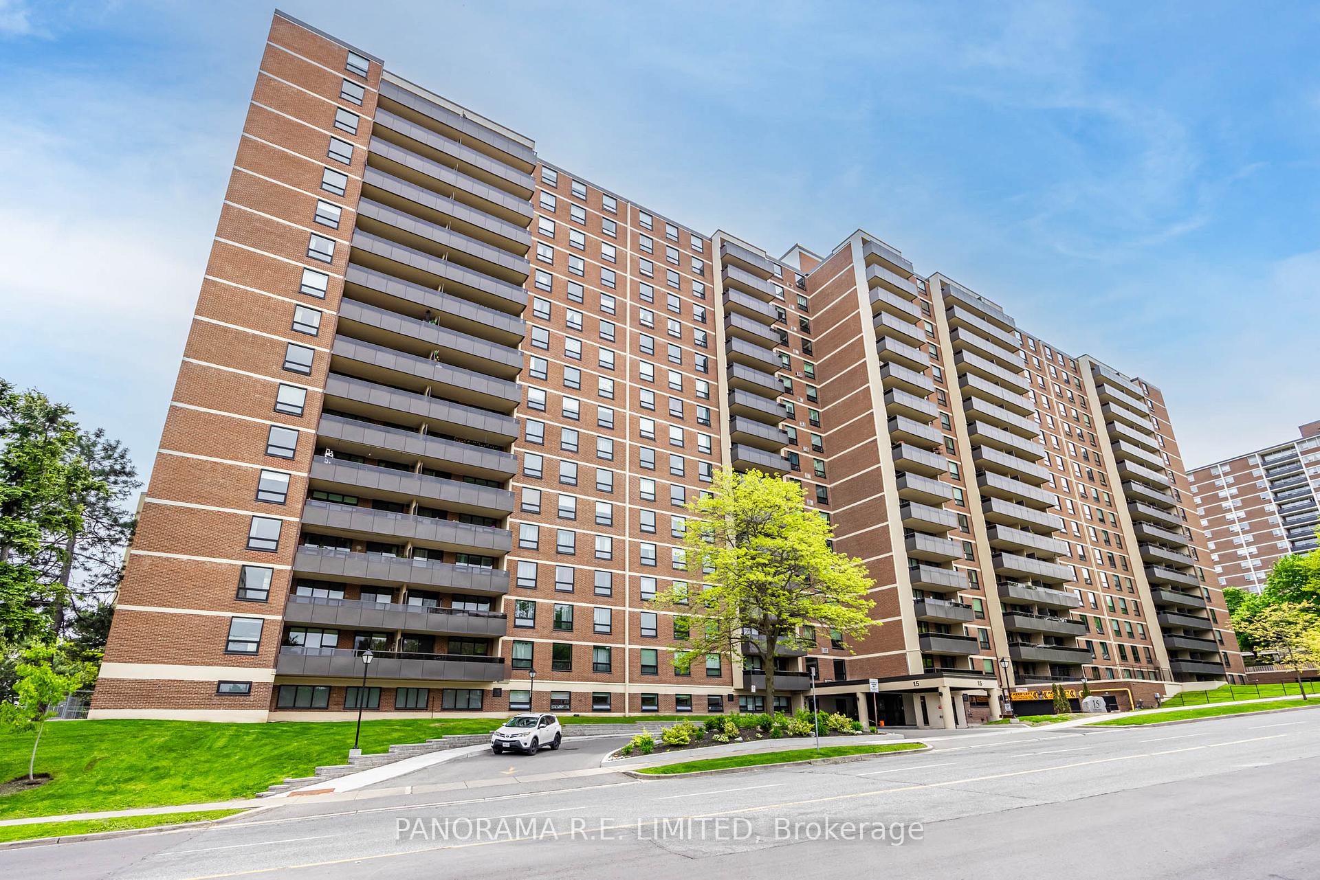 4 Bedrooms Condo at 15 La Rose, Toronto For sale