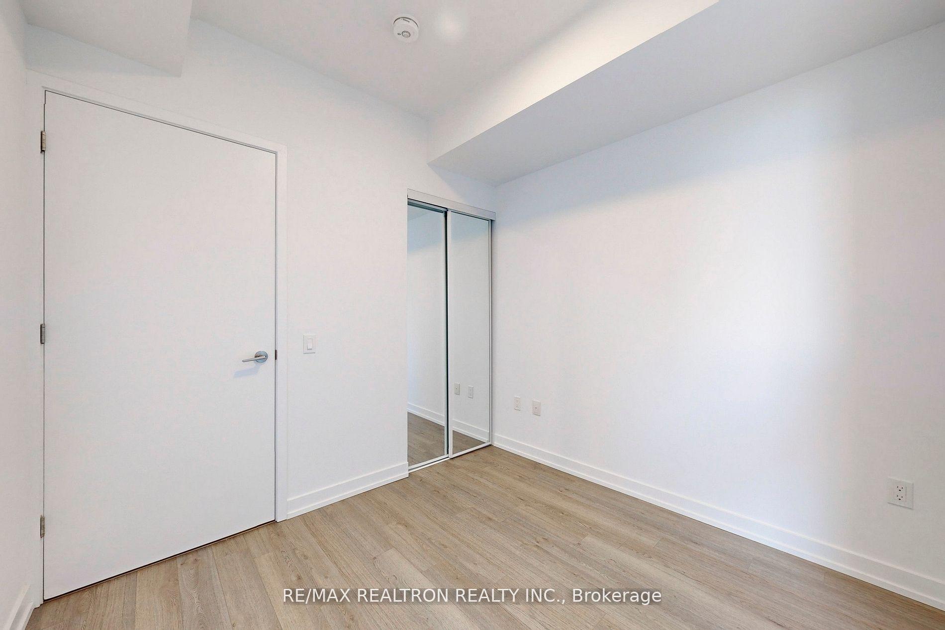 2 Bedrooms Condo at 39 Roehampton, Toronto For sale