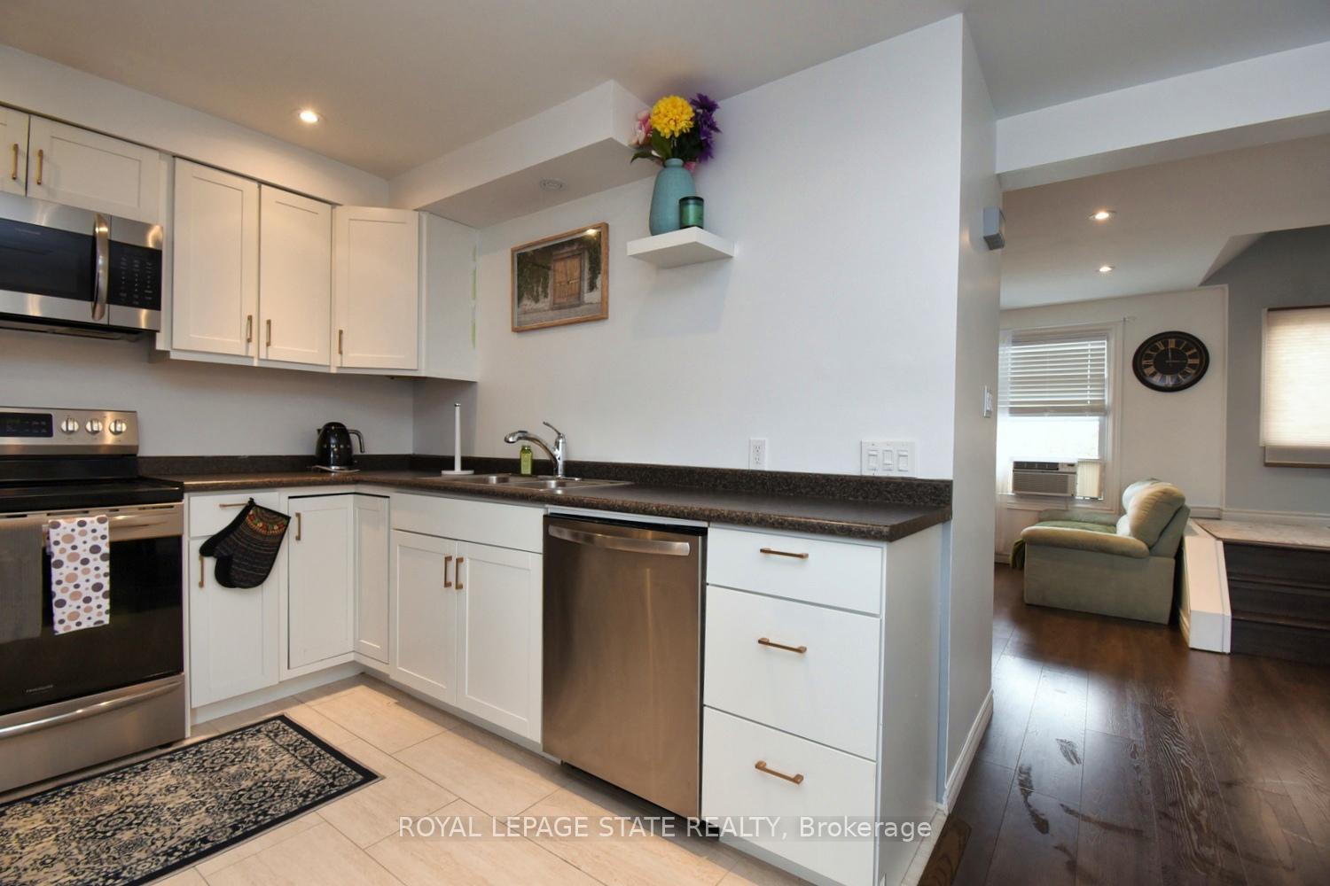3 Bedrooms Condo at 1255 Upper Gage,  Hamilton For sale