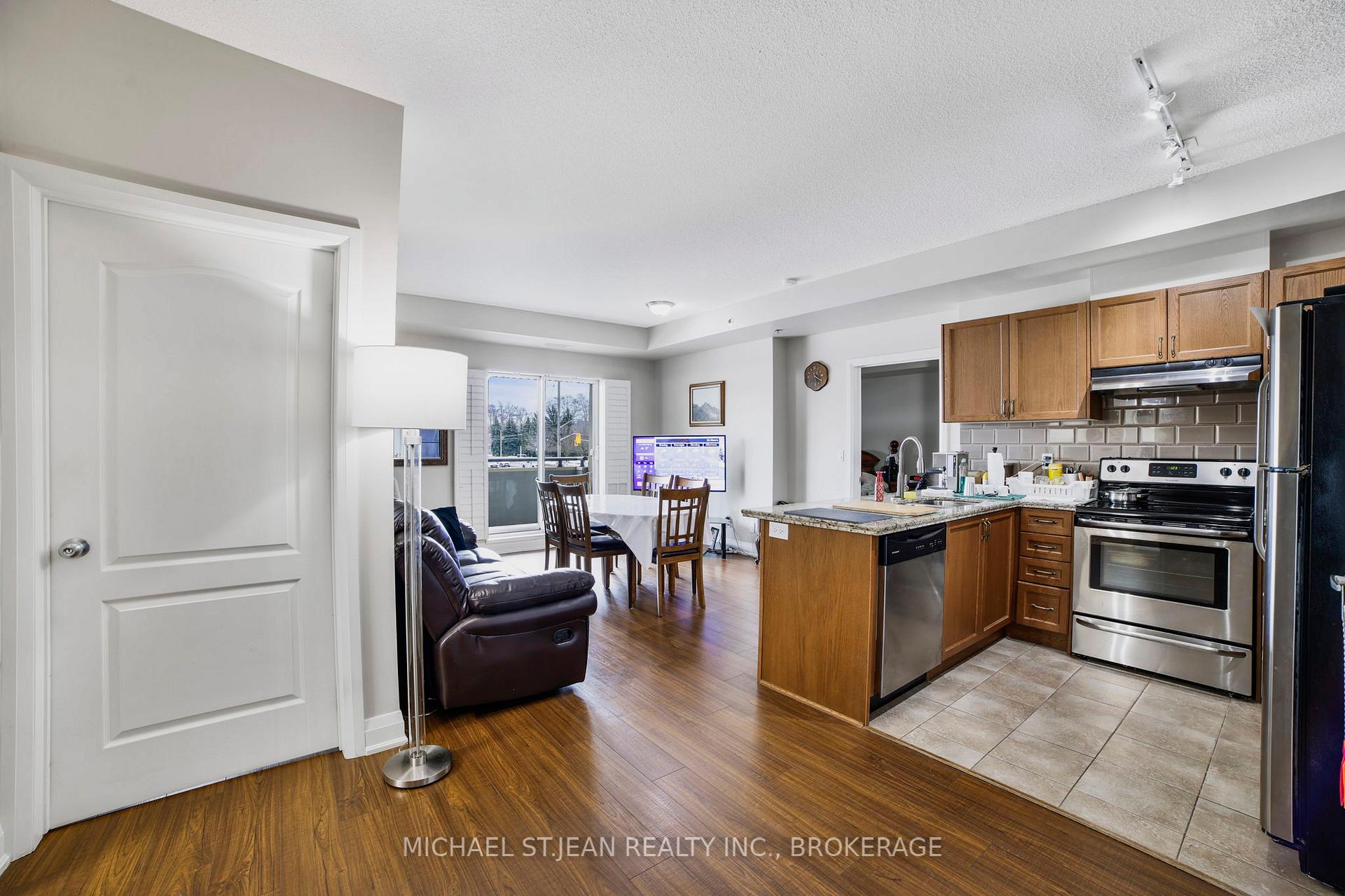 2 Bedrooms Condo at 319 Highway 8,  Hamilton For sale