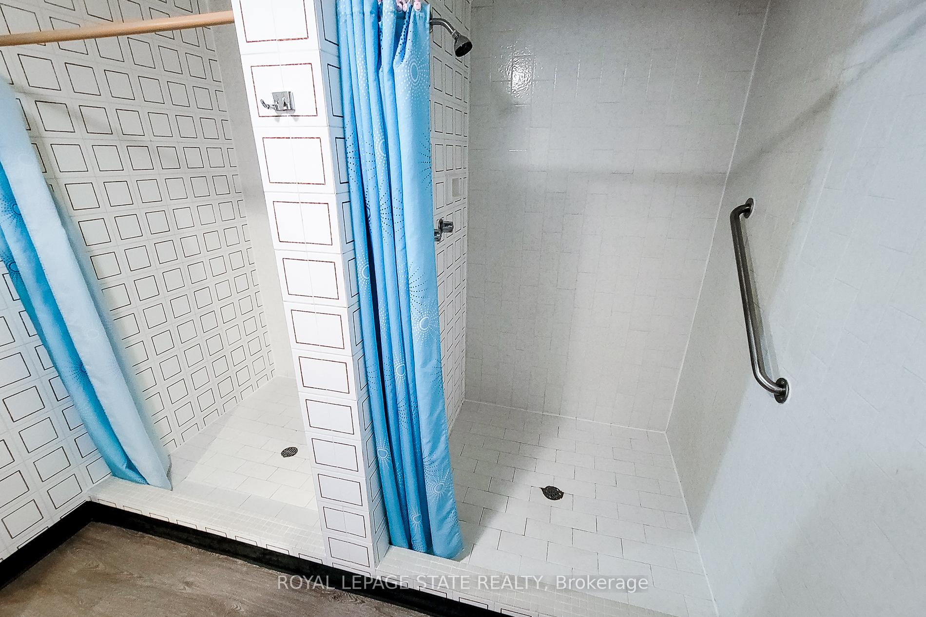 3 Bedrooms Condo at 301 Frances, Hamilton For sale