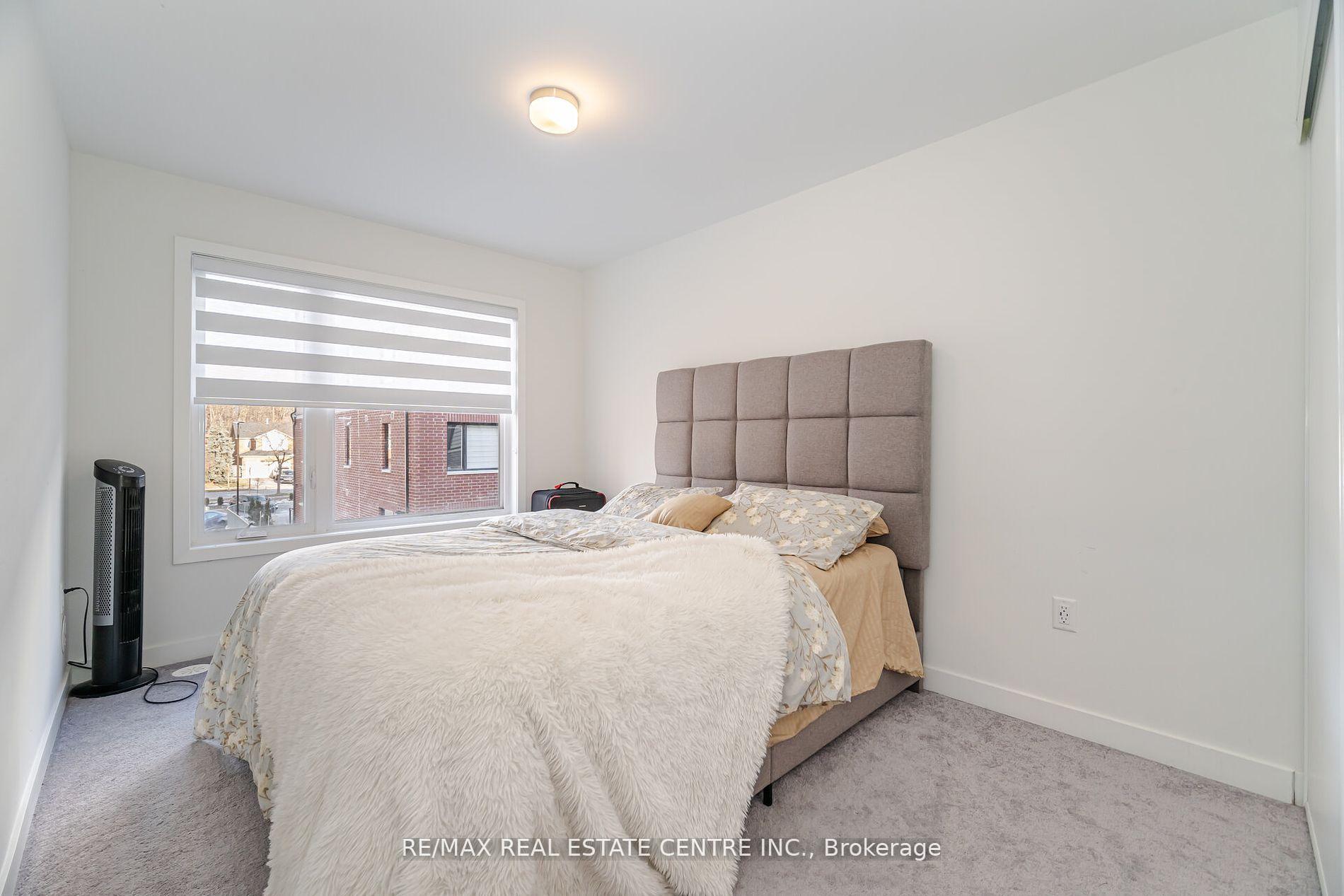 2 Bedrooms Condo at 3562 Colonial,  Mississauga For sale