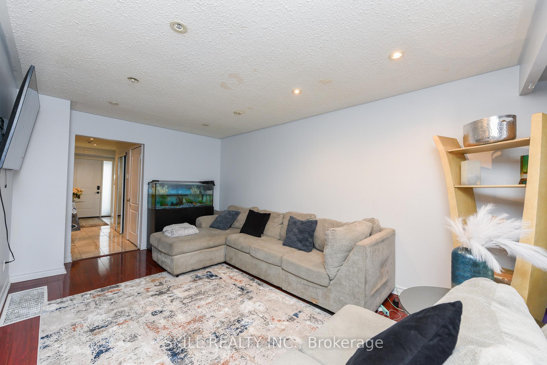 5 Bedrooms Condo at 7500 Goreway,  Mississauga For sale