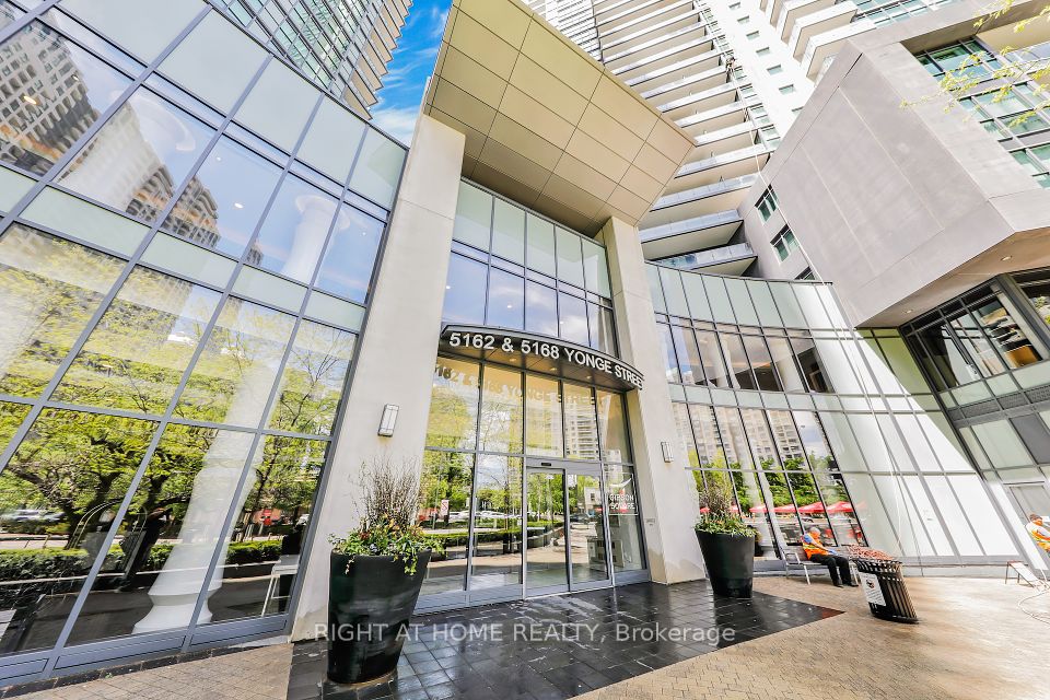 5168 Yonge