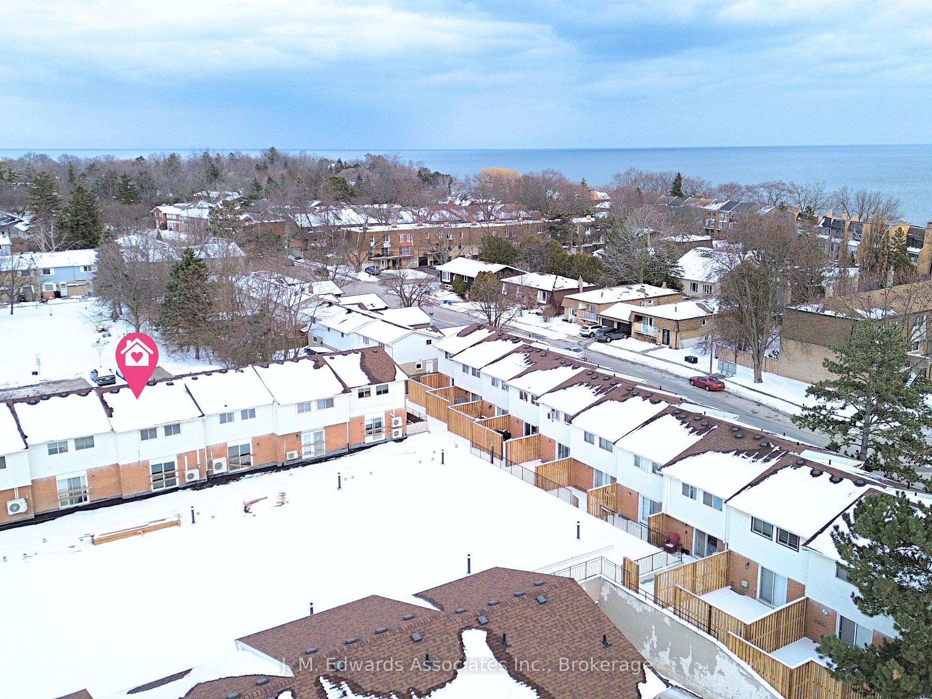 3 Bedrooms Condo at 61 Sarah,  Oakville For sale