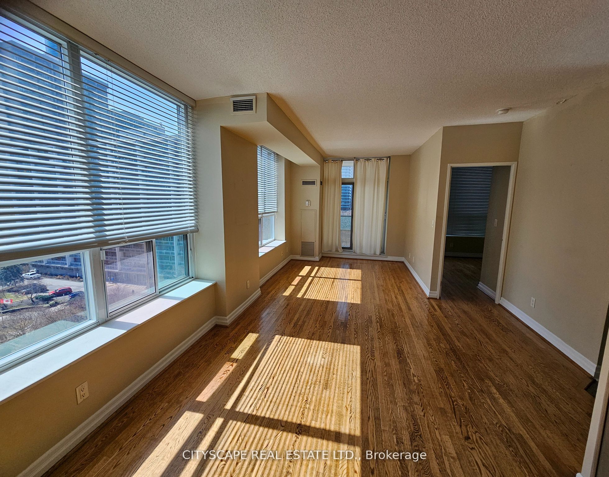70 Alexander Street, #802