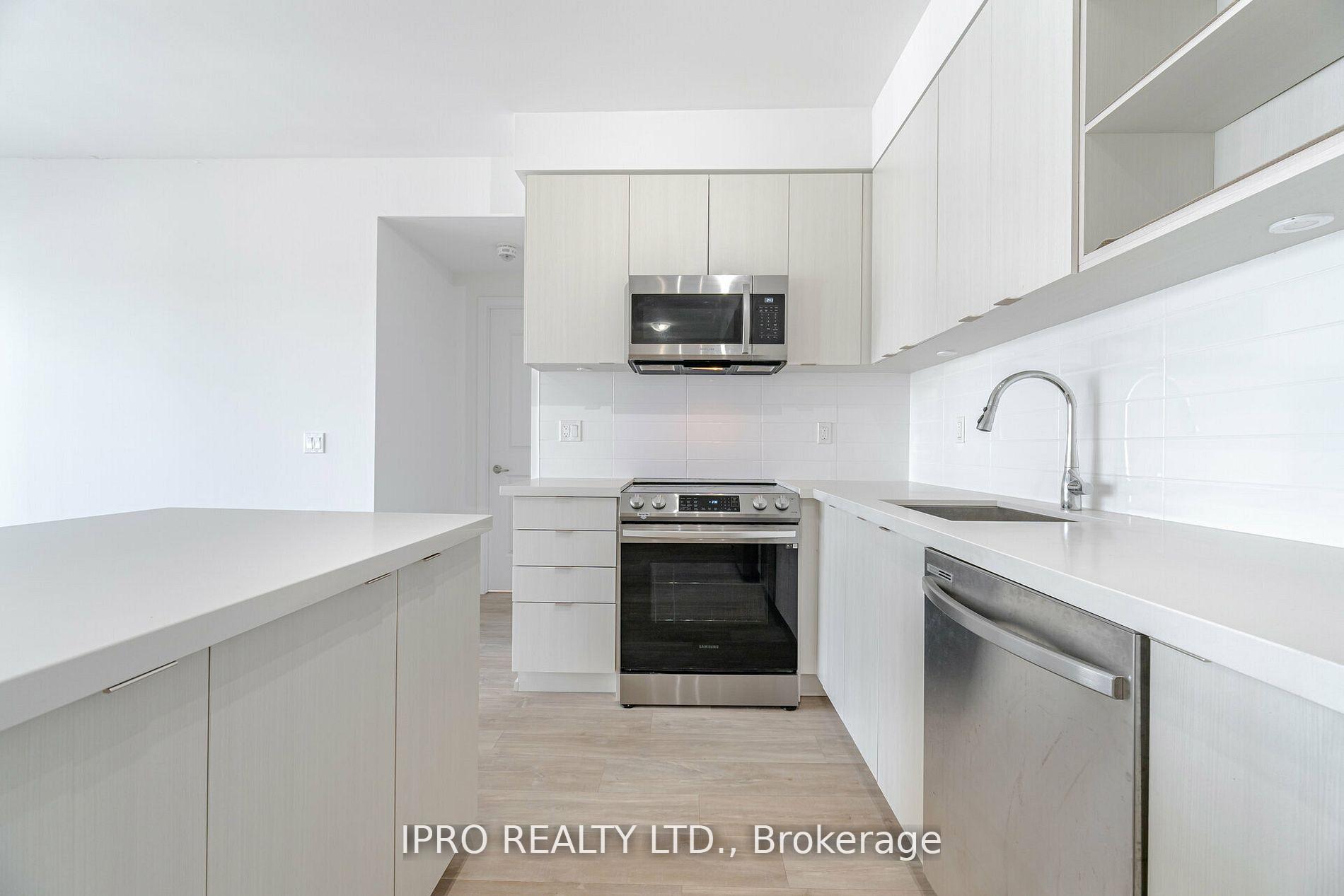3 Bedrooms Condo at 4675 Metcalfe, Mississauga For sale