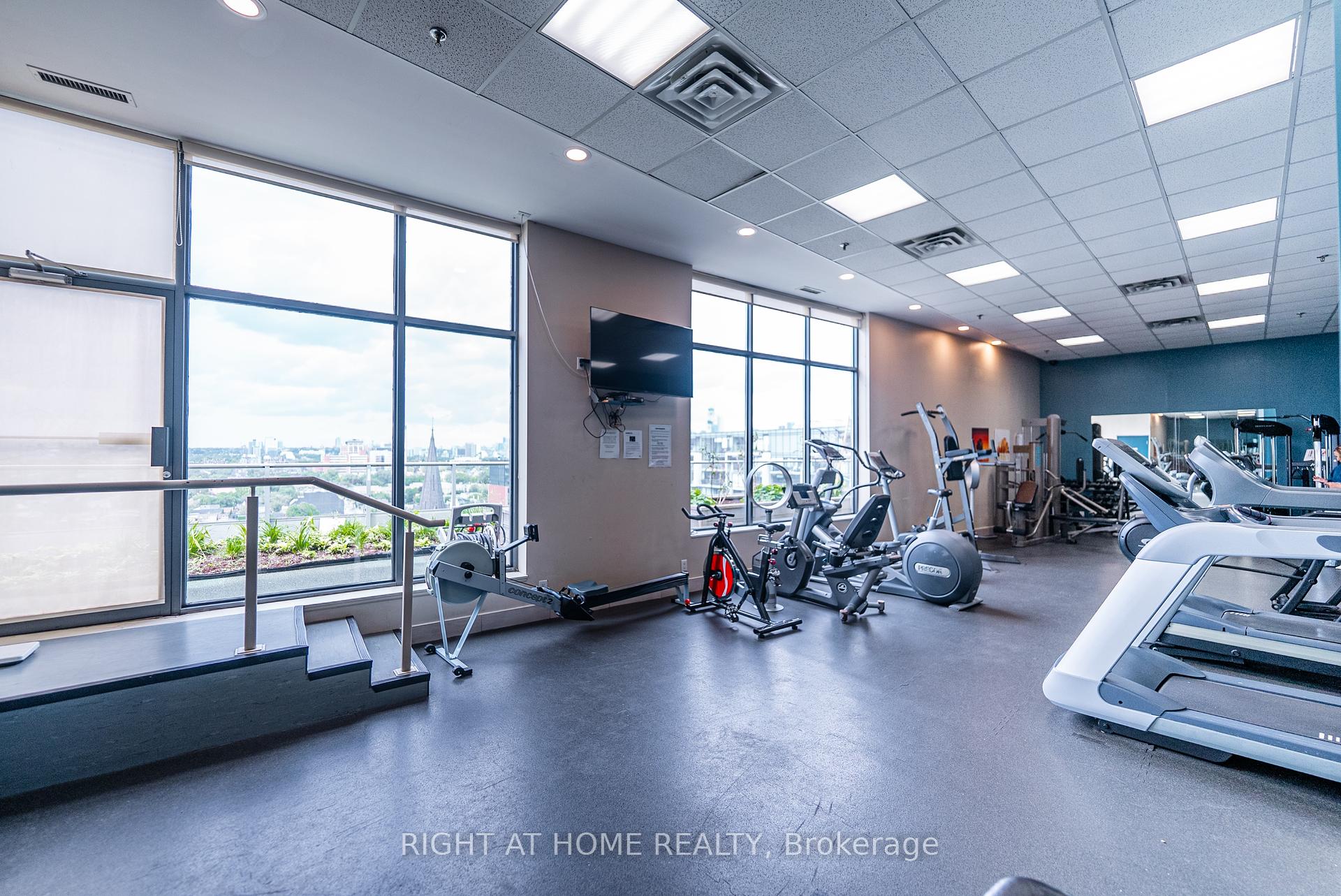 2 Bedrooms Condo at 700 King, Toronto For sale