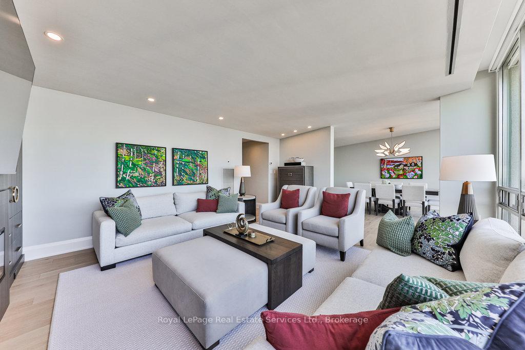 2 Bedrooms Condo at 2170 Marine, Oakville For sale
