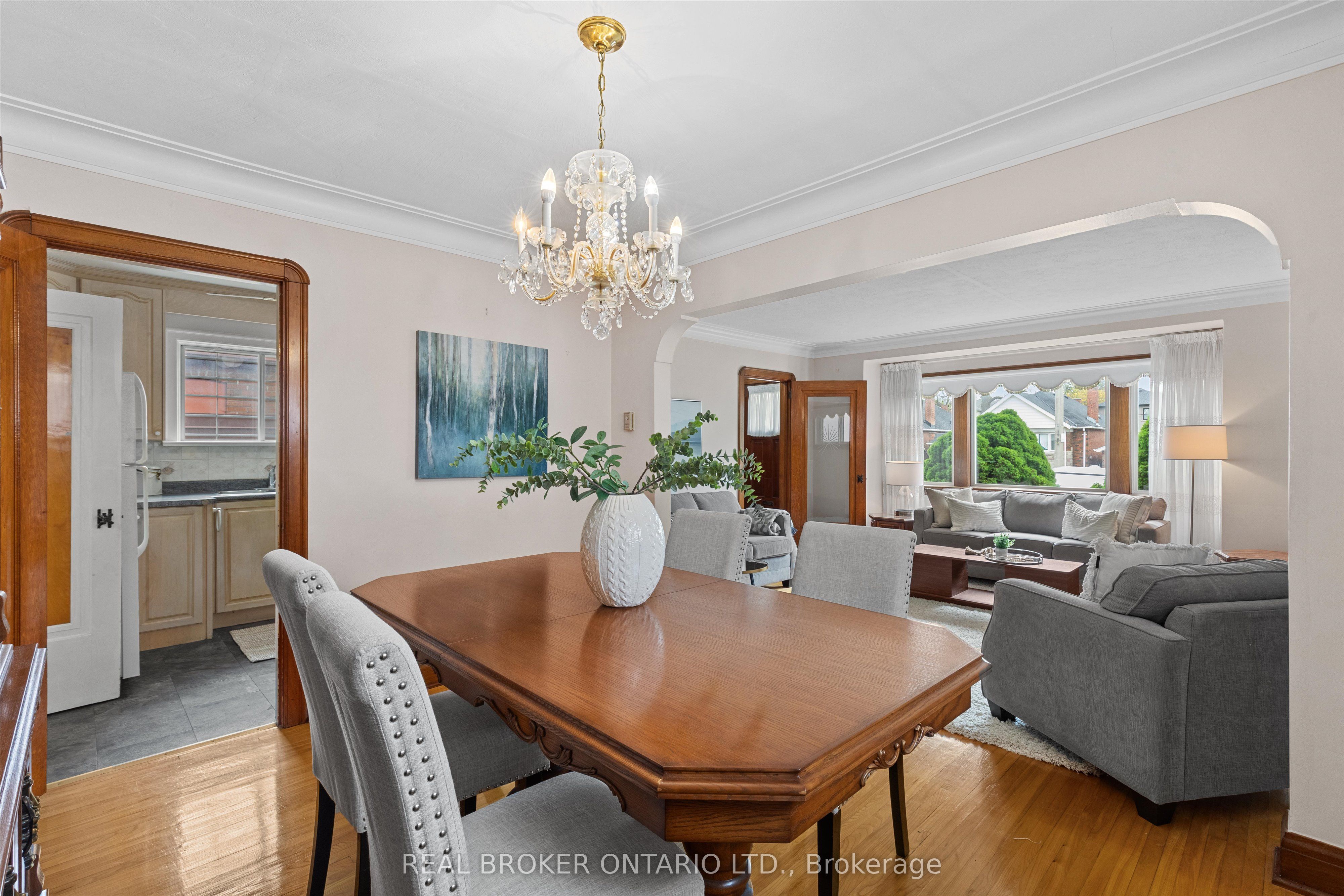 882 Coxwell Avenue