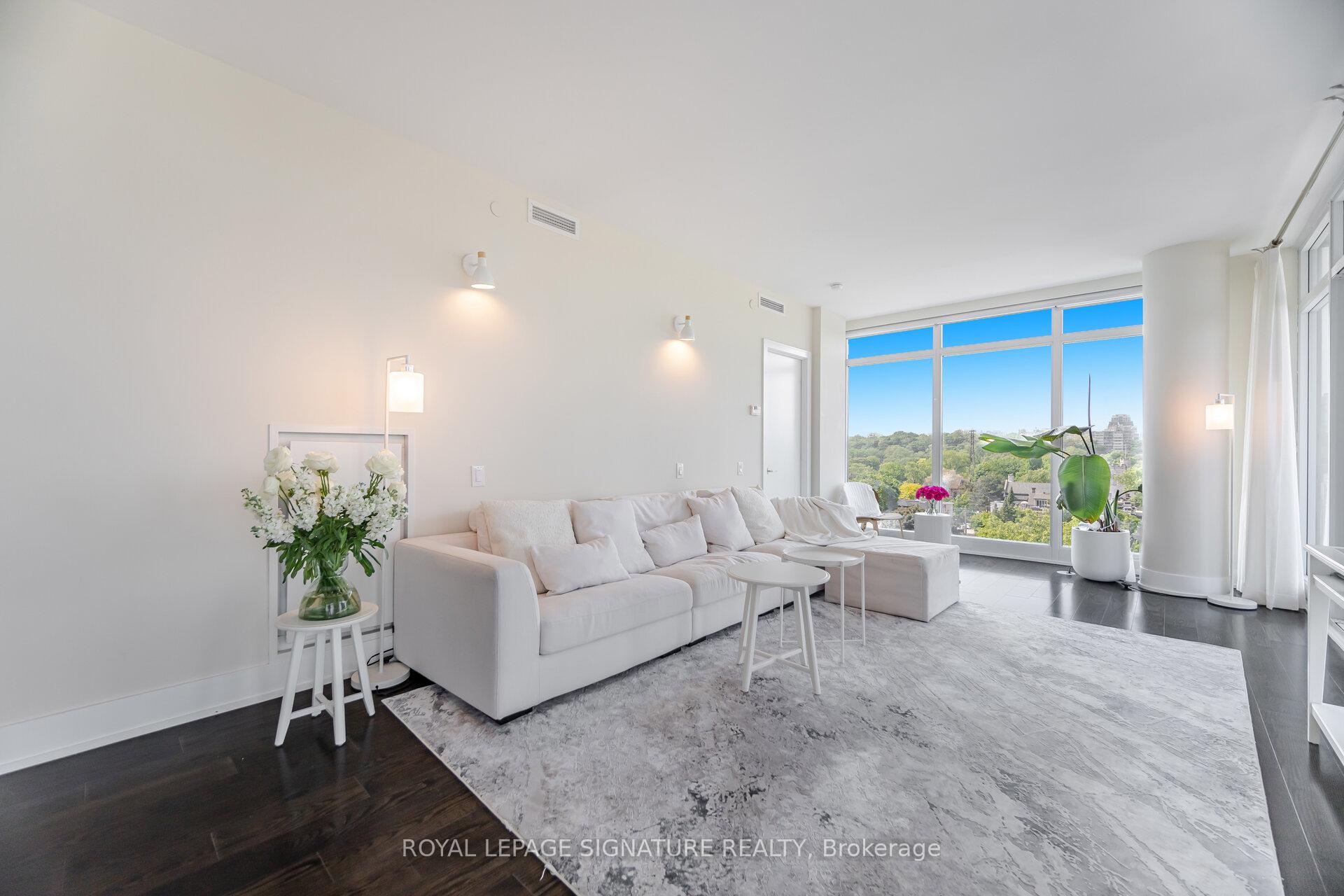 2 Bedrooms Condo at 170 Avenue, Toronto For sale