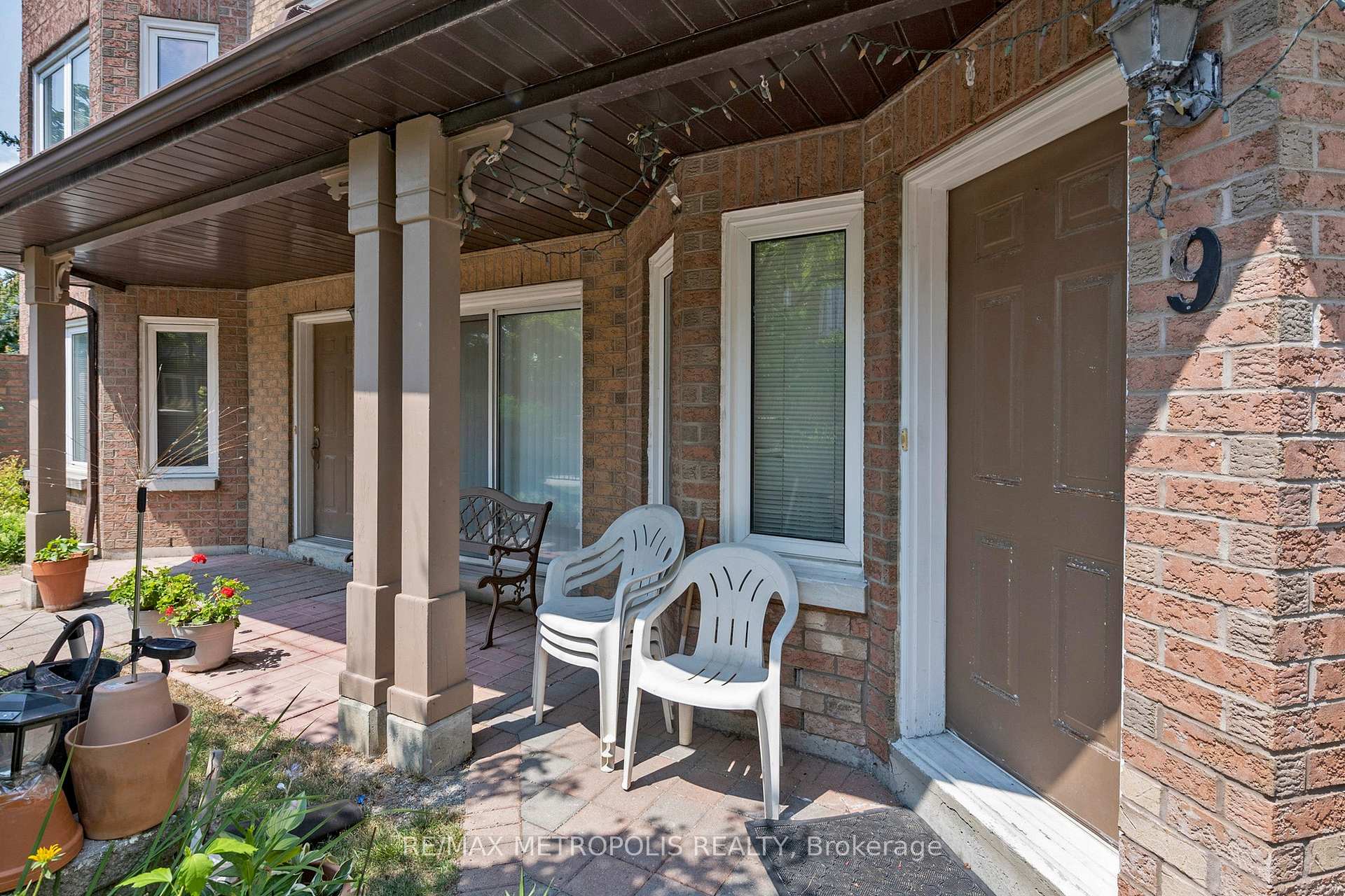 3 Bedrooms Condo at 735 New Westminster, Vaughan For sale