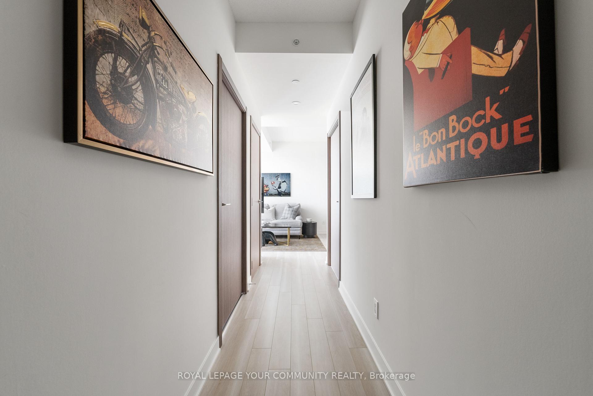 3 Bedrooms Condo at 17 Bathurst, Toronto For sale