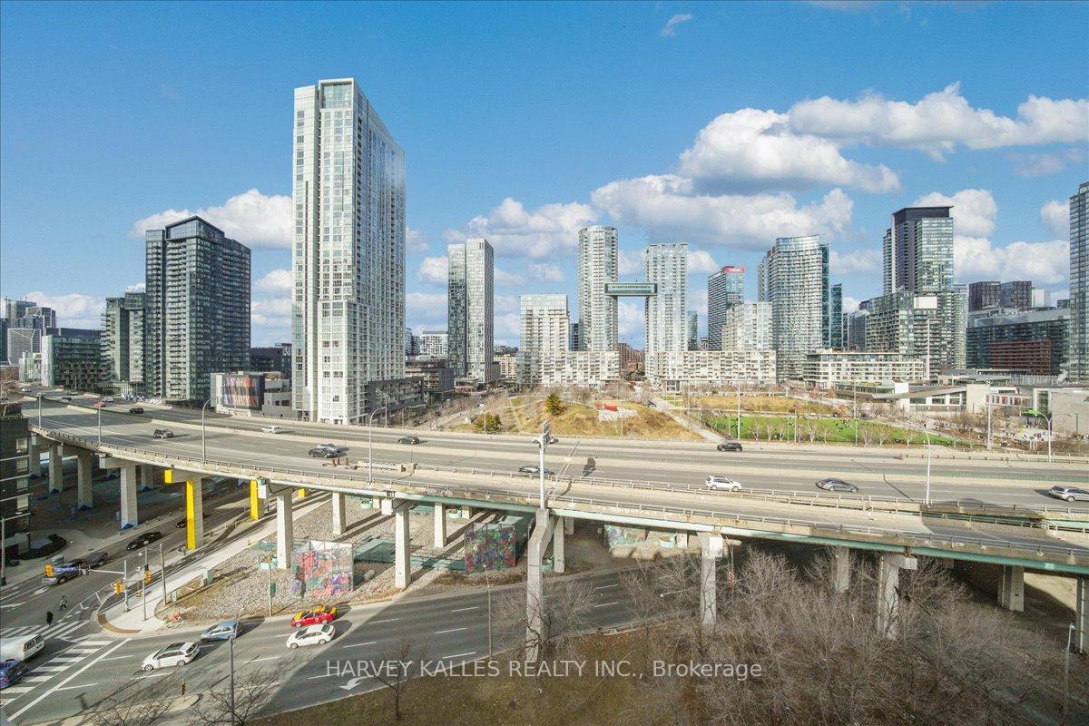2 Bedrooms Condo at 550 Queens, Toronto For sale