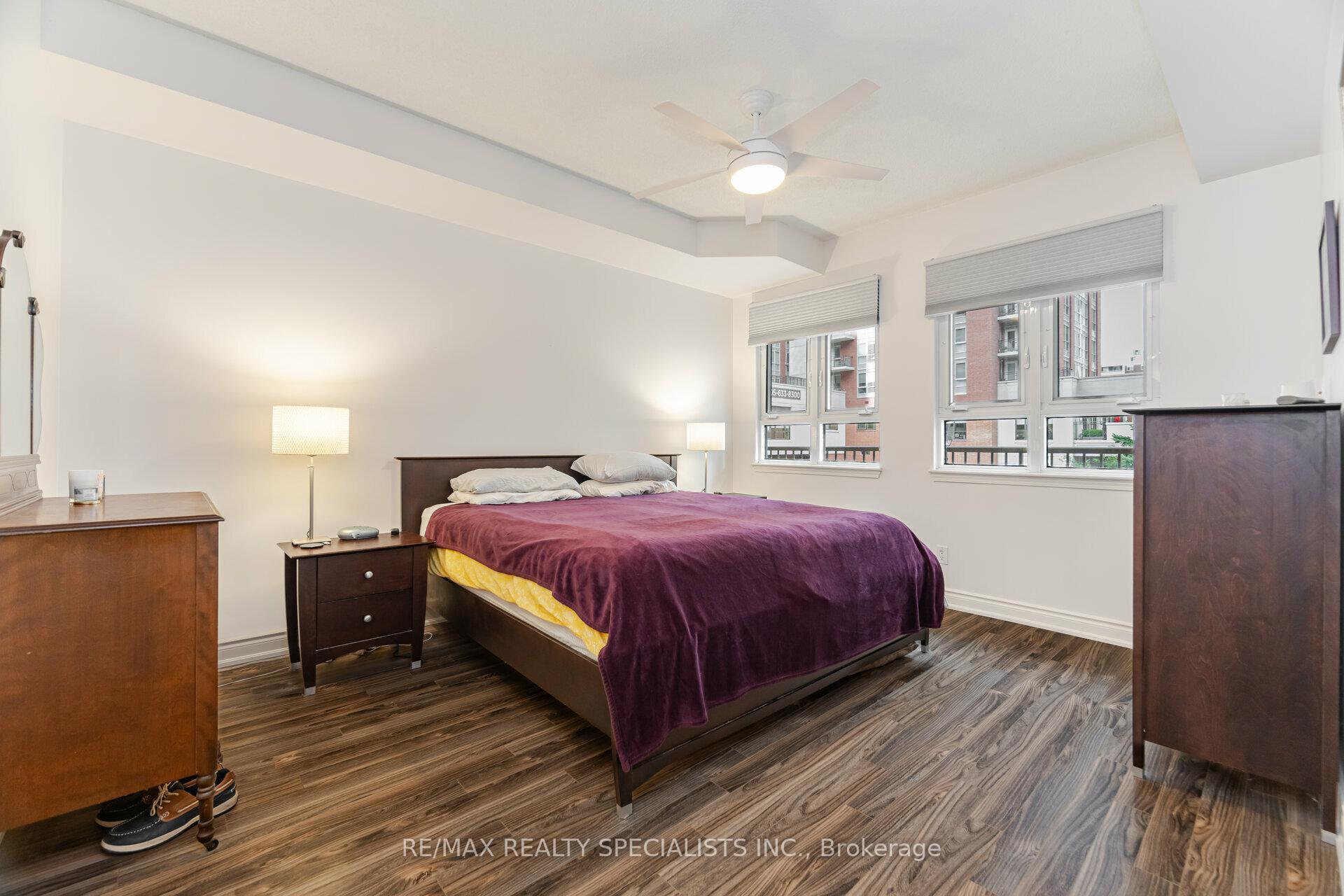3 Bedrooms Condo at 399 Elizabeth, Burlington For sale