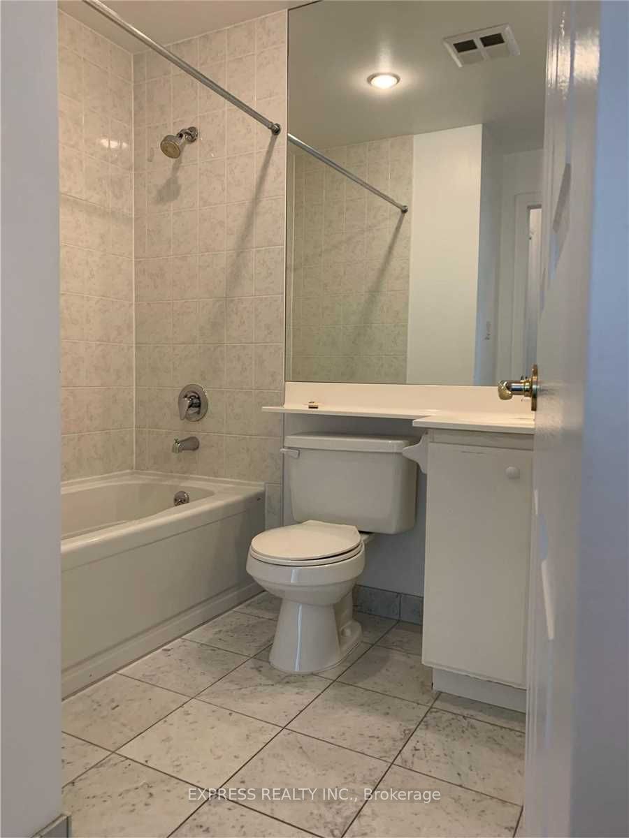168 Simcoe Street, #1122