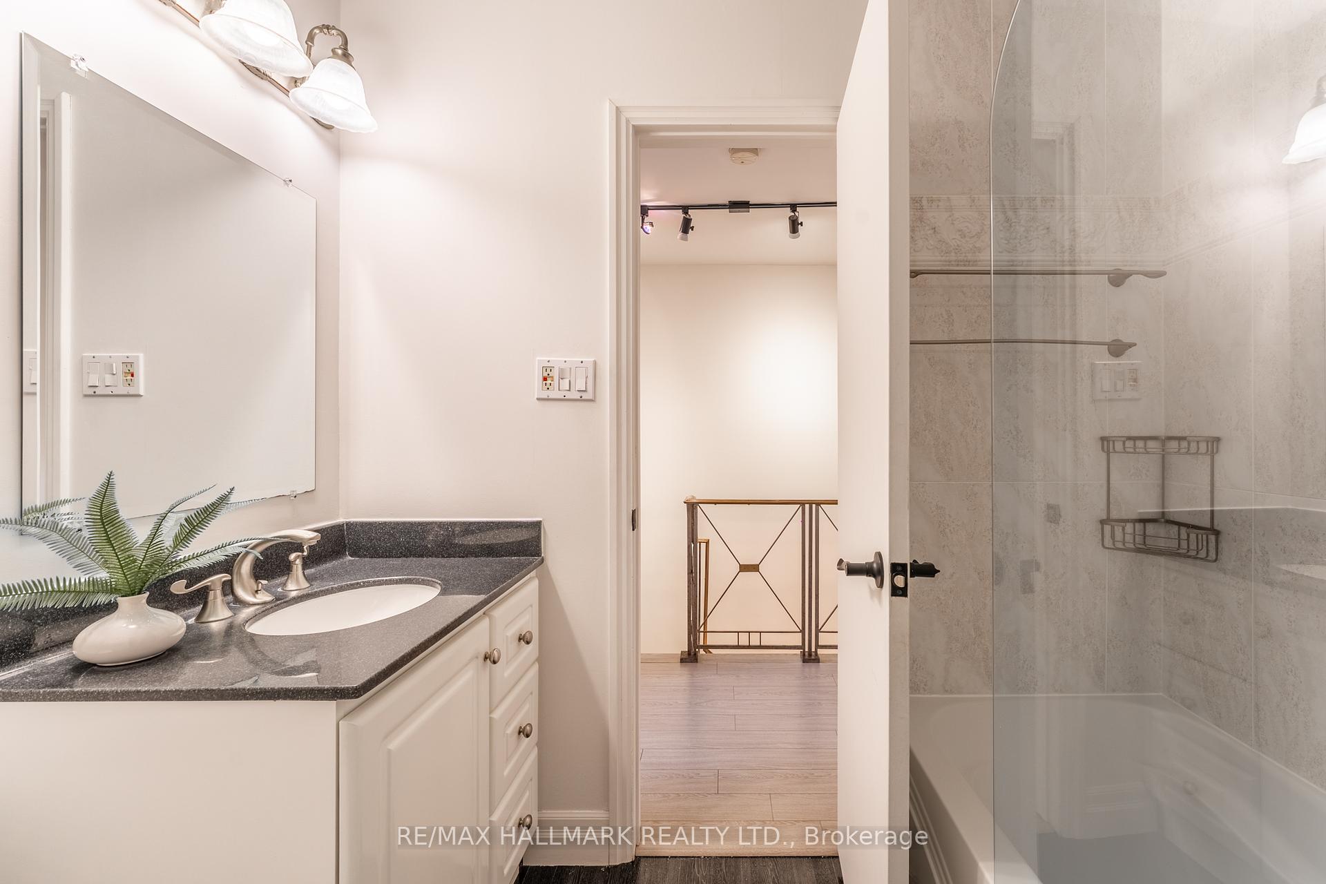 3 Bedrooms Condo at 60 Bards Walkway, Toronto For sale