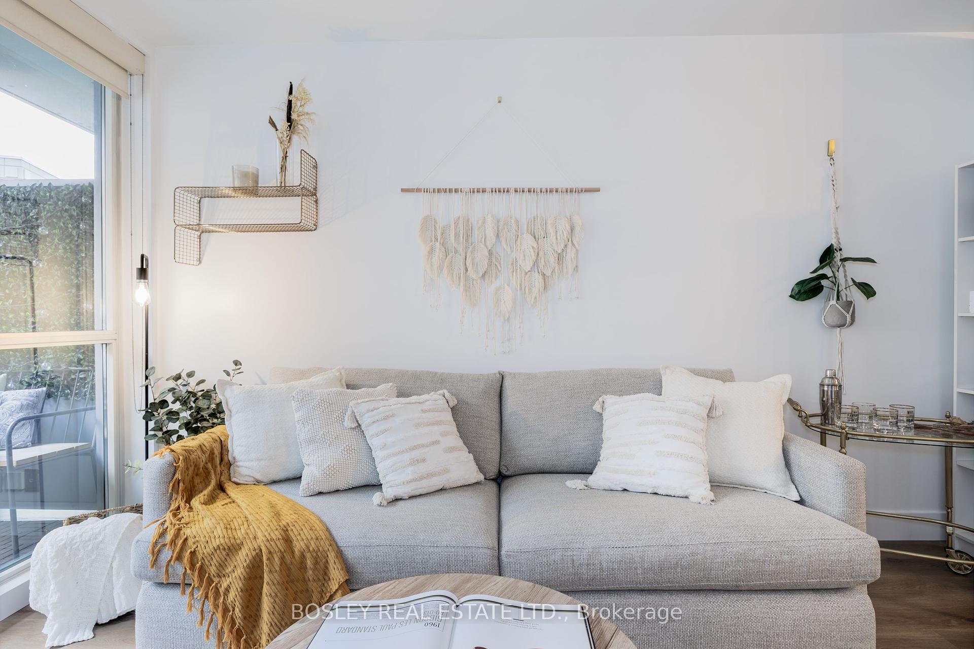 1 Bedroom Condo at 1 Shaw, Toronto For sale
