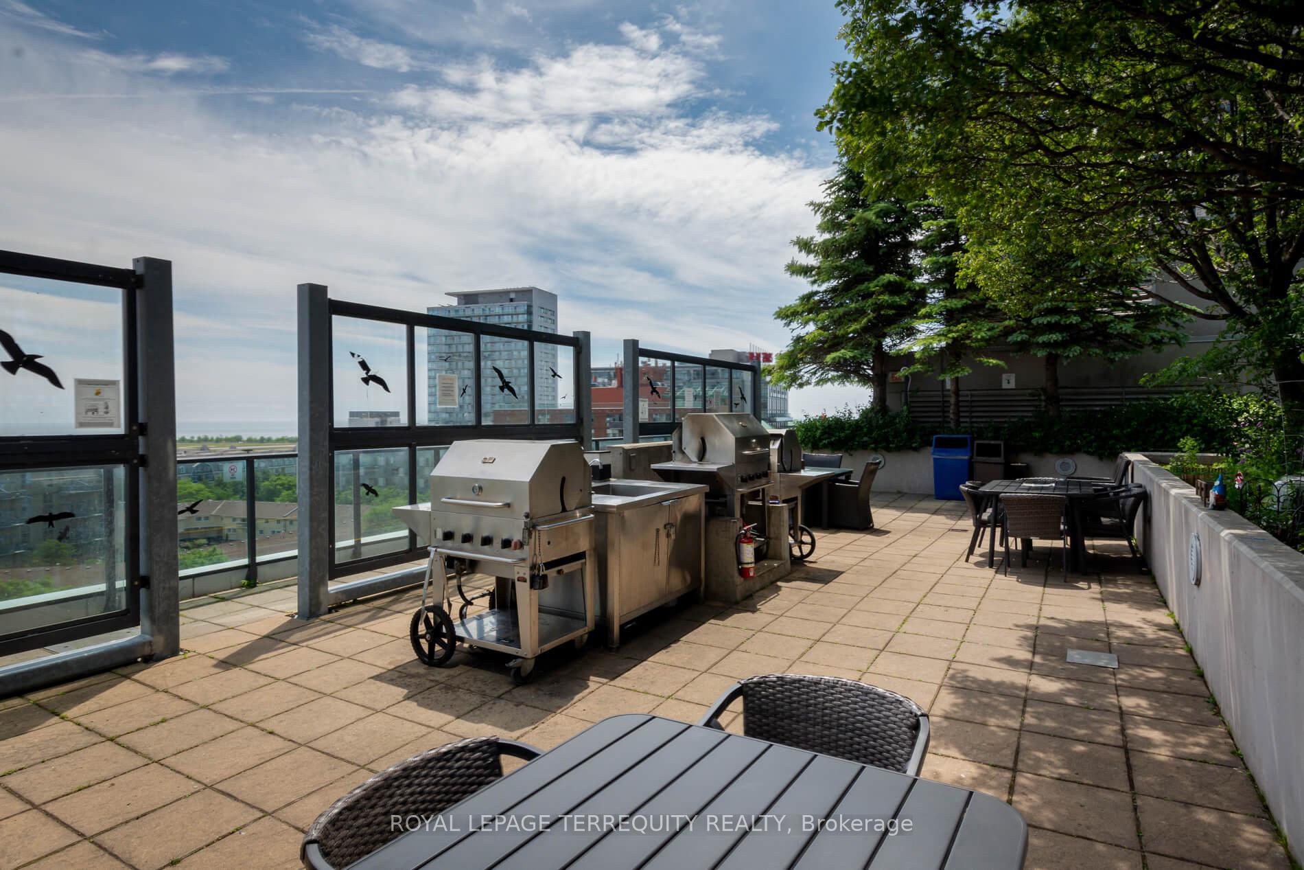 2 Bedrooms Condo at 600 Fleet, Toronto For sale