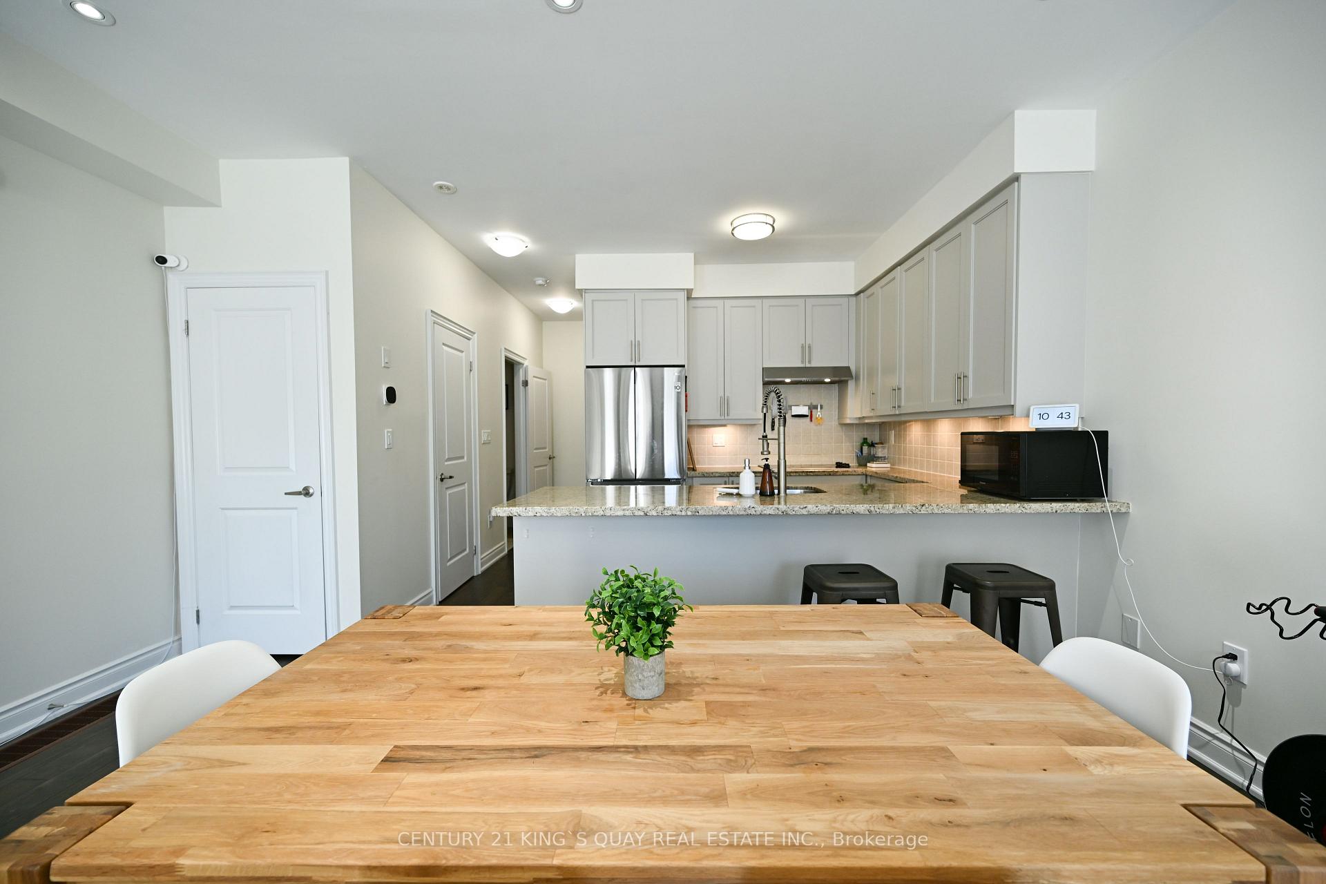 3 Bedrooms Condo at 40 Hargrave,  Toronto For sale