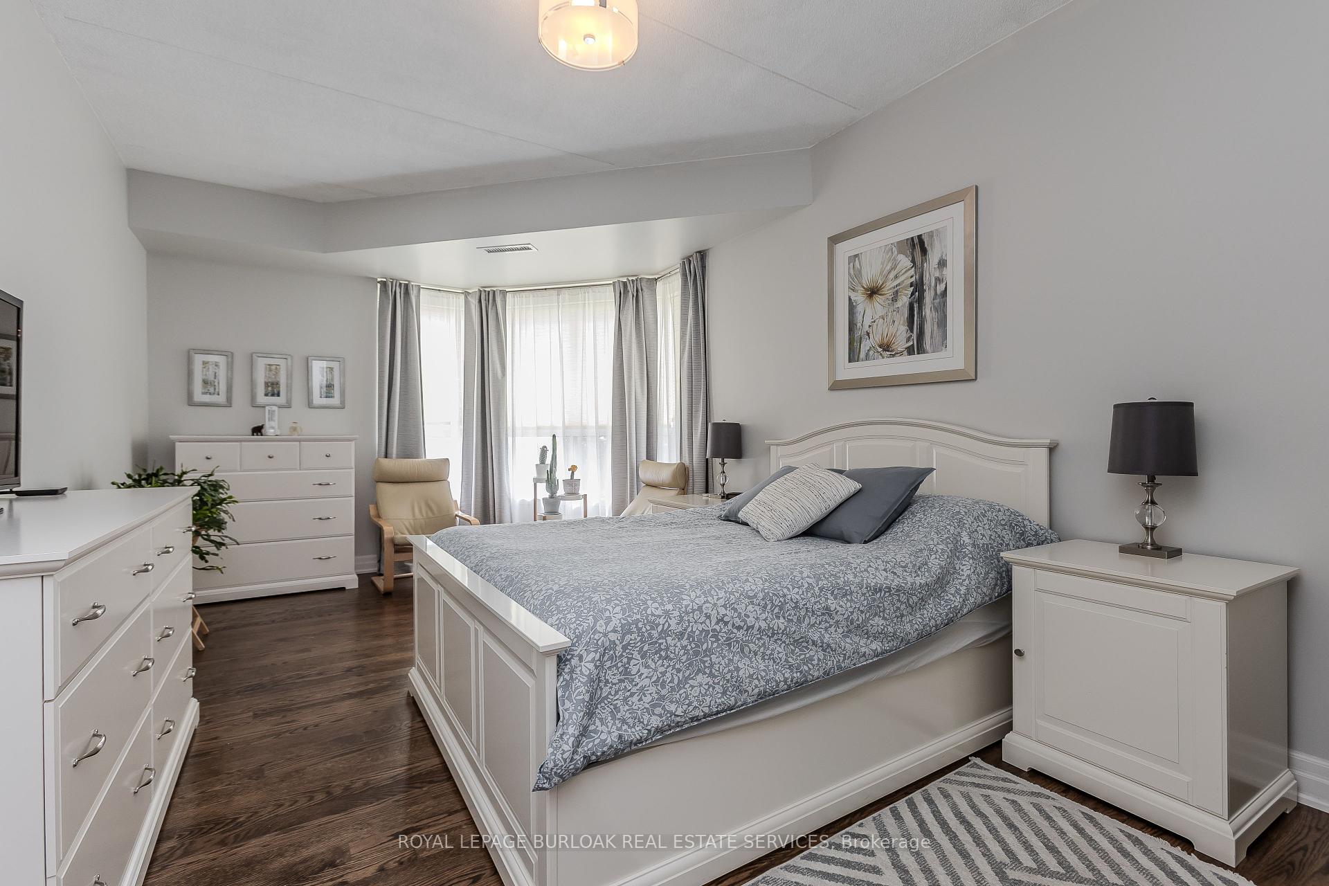 2 Bedrooms Condo at 2085 Amherst Heights, Burlington For sale