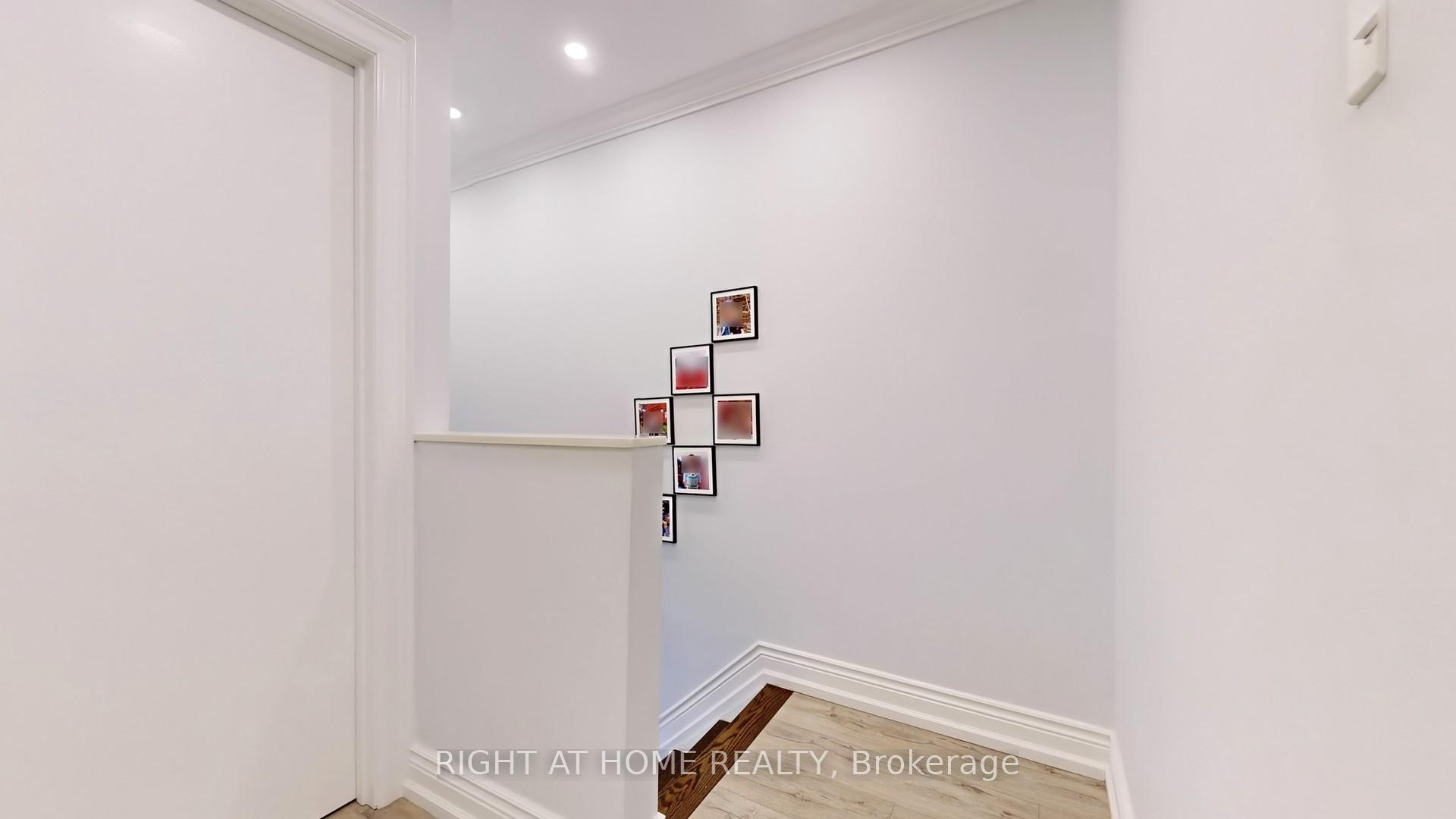 3 Bedrooms Condo at 1951 Rathburn, Mississauga For sale