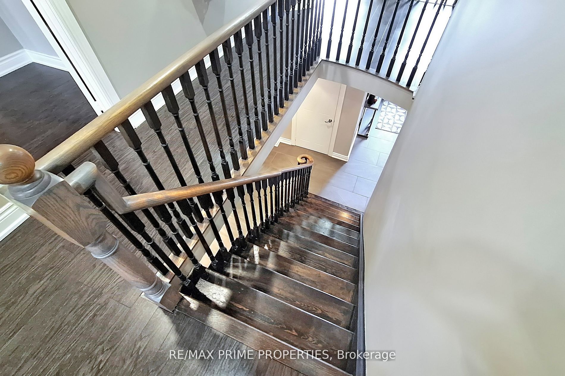 32 KENNETT Drive