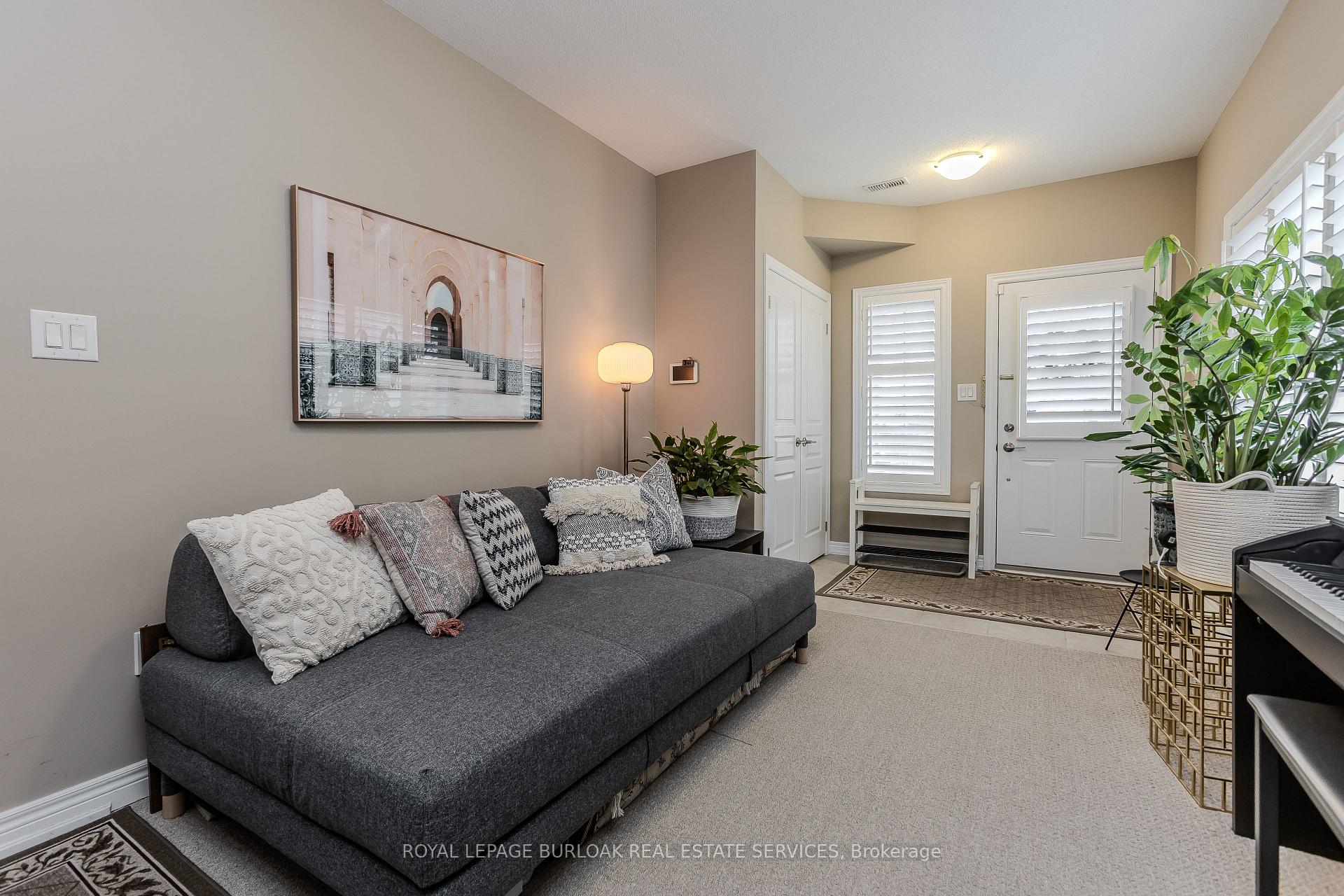 3 Bedrooms Condo at 1401 Plains, Burlington For sale