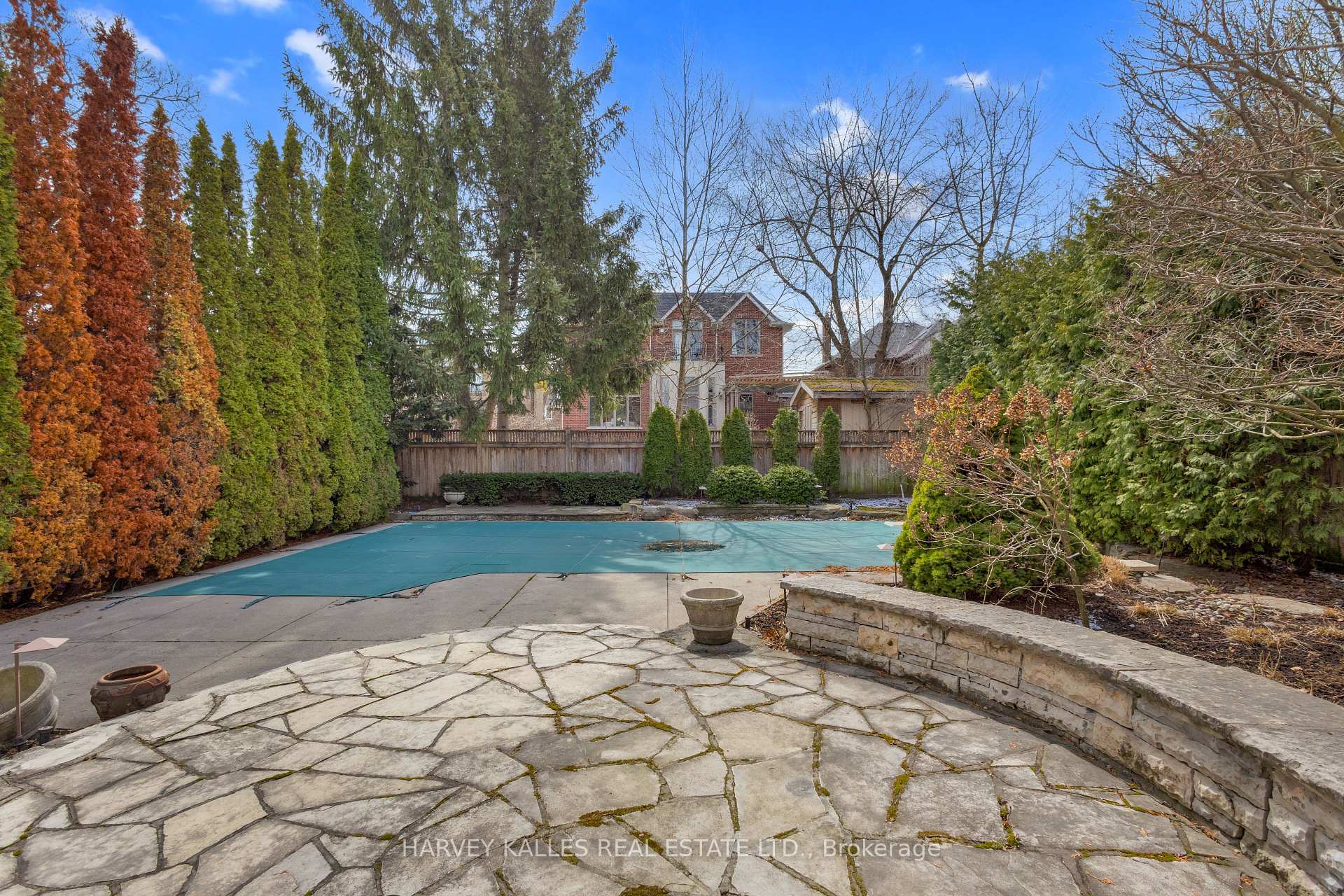 111 Strathallan Boulevard