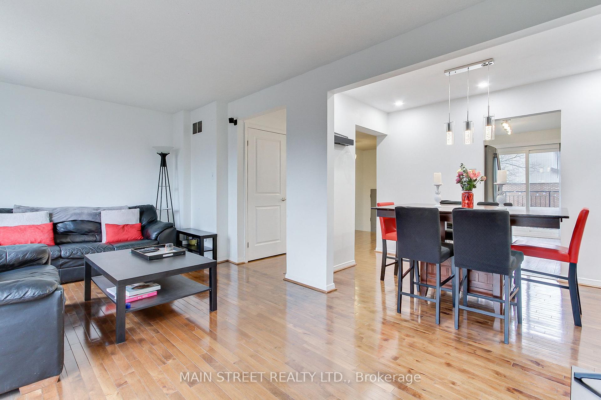3 Bedrooms Condo at 725 Vermouth,  Mississauga For sale
