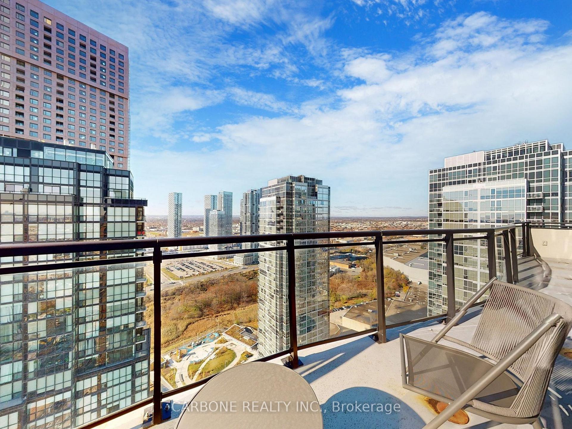 3 Bedrooms Condo at 2900 Hwy 7, Vaughan For sale
