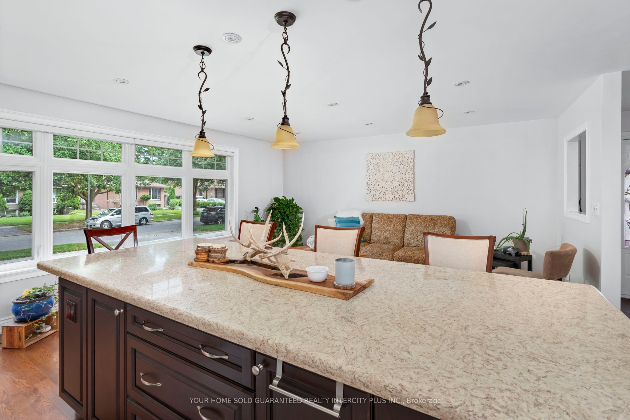 8 Neapolitan Drive